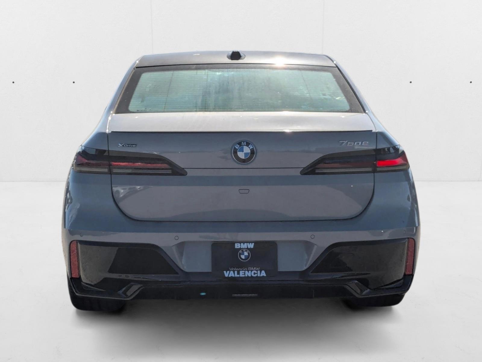 2025 BMW 7 Series 750e - Photo 8