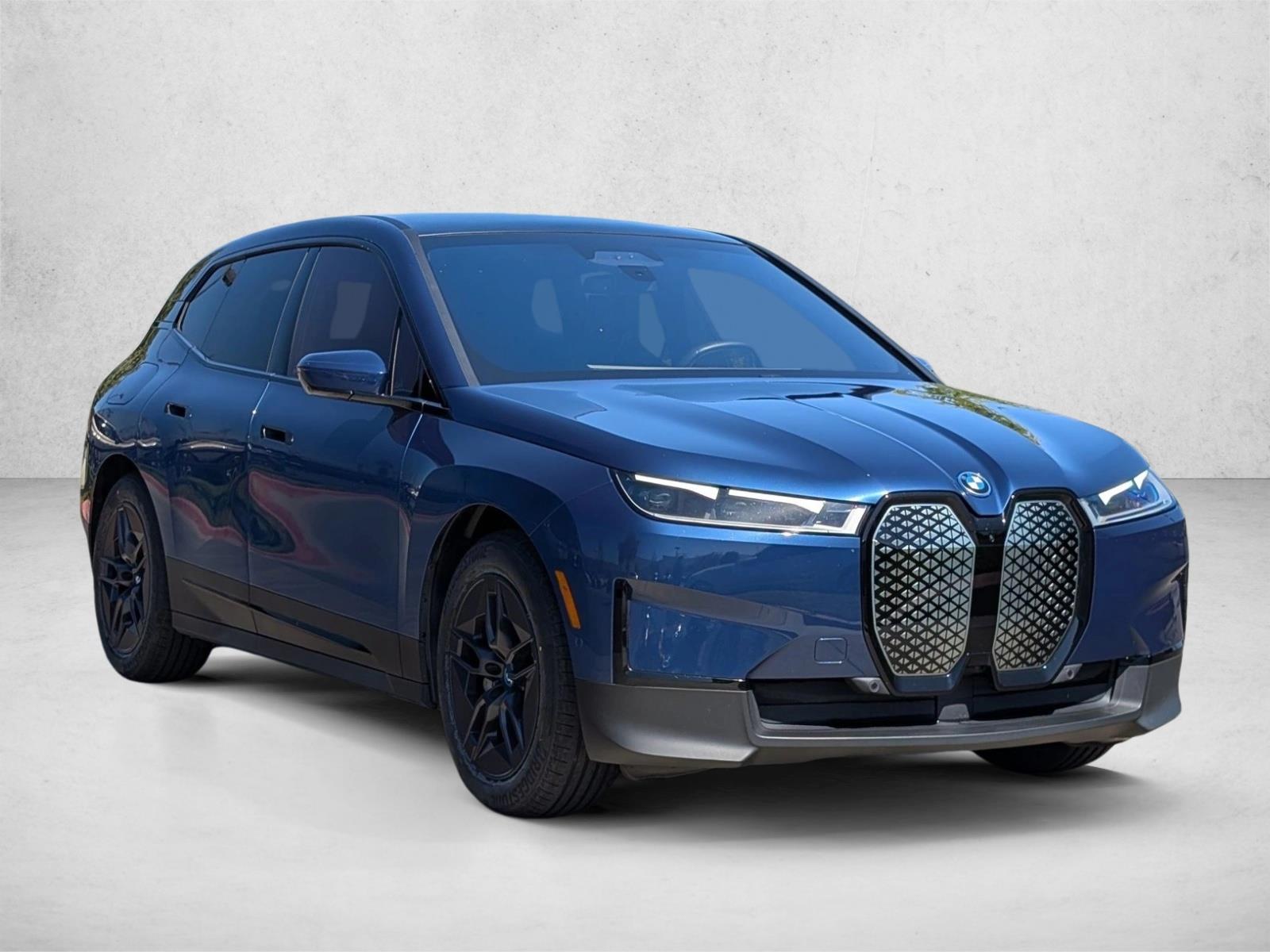 2023 BMW iX xDrive50 photo 3