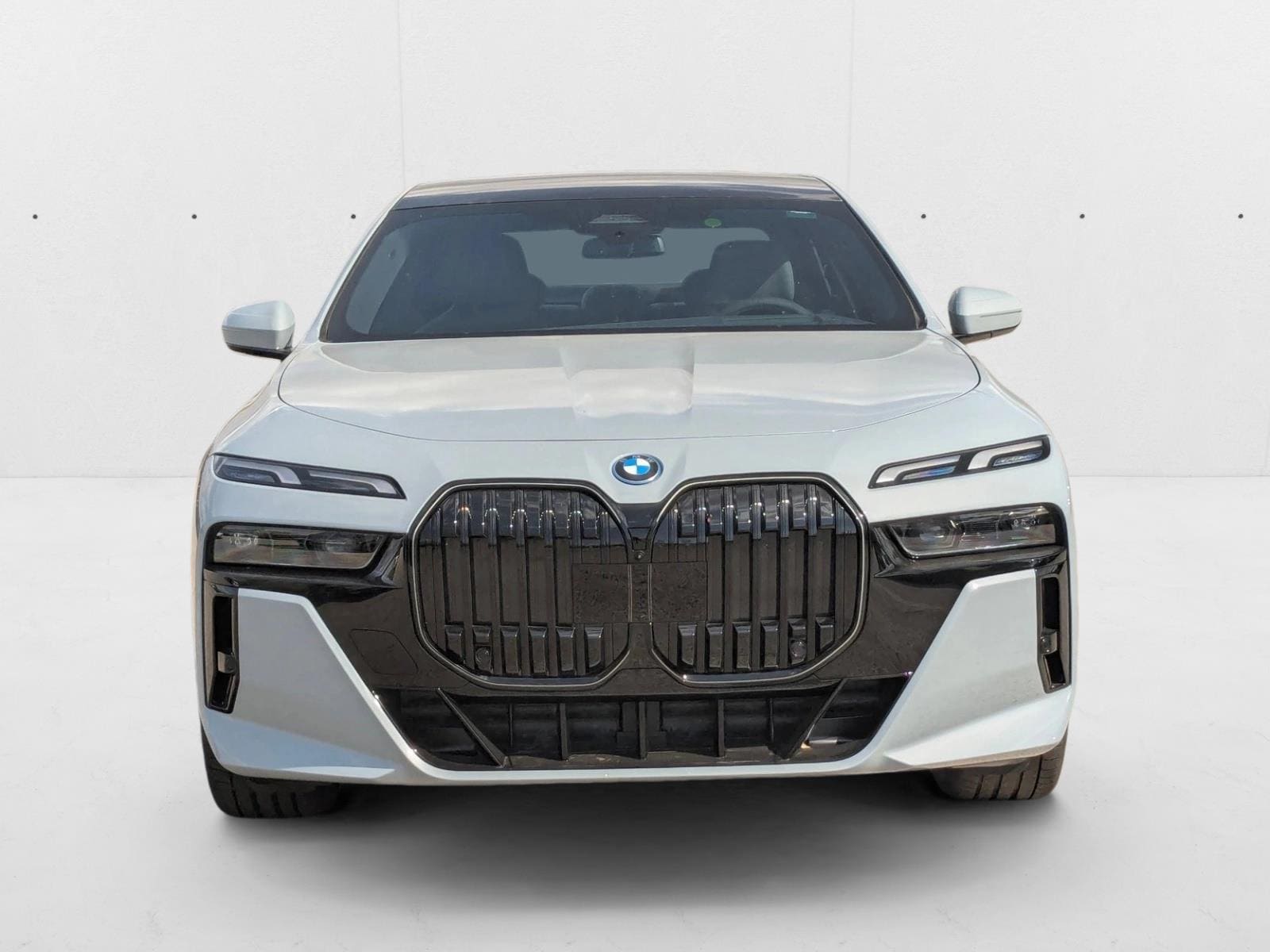 2025 BMW 7 Series 750e - Photo 6