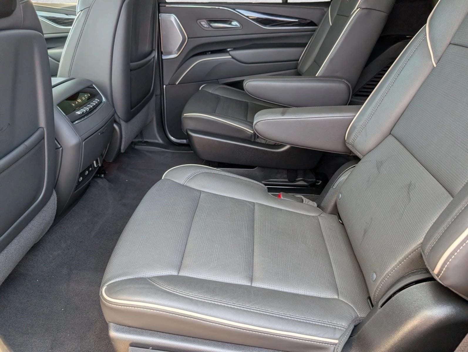 2024 Cadillac Escalade Sport - Photo 22