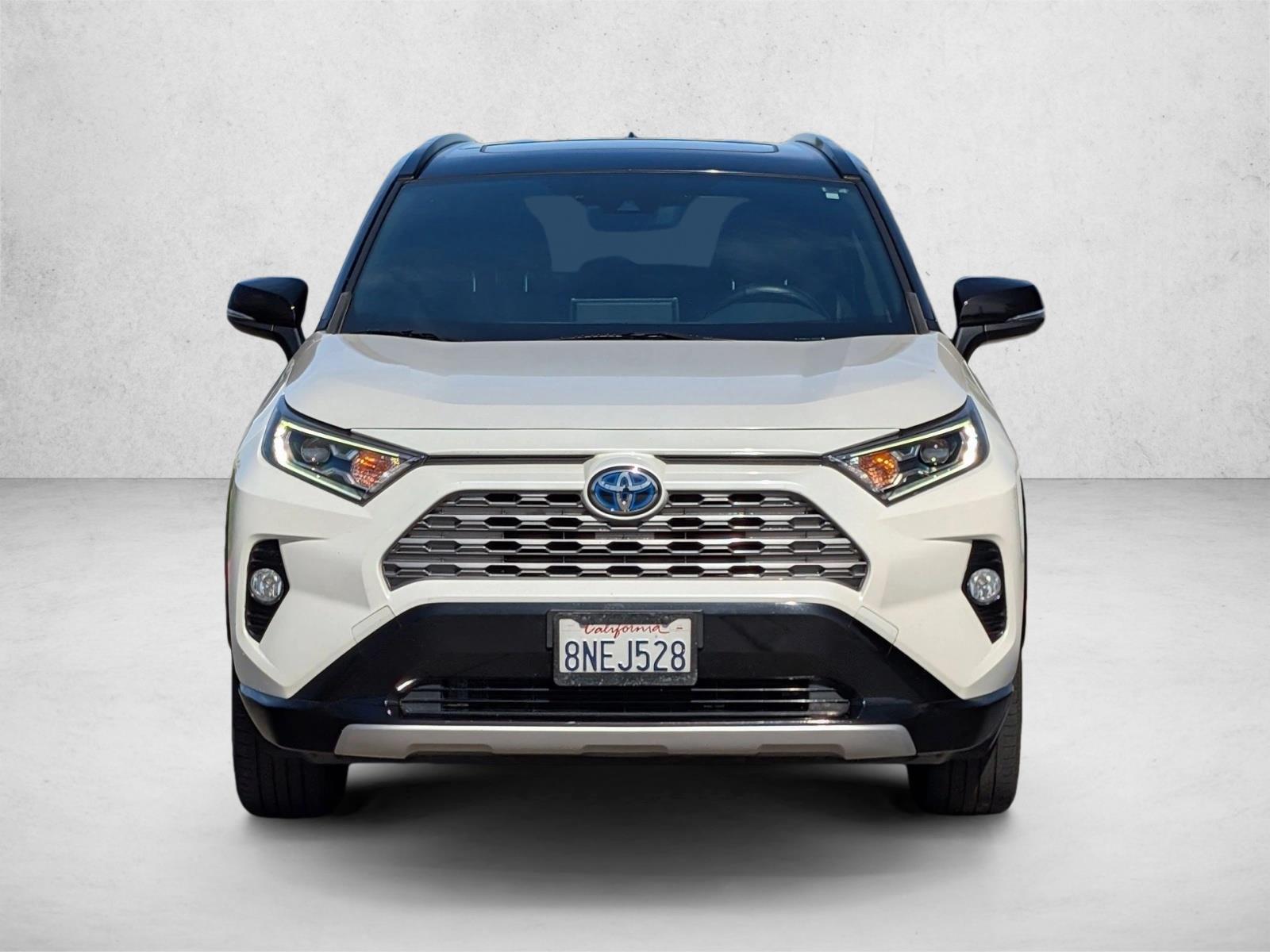 2020 Toyota RAV4 Hybrid XSE photo 2