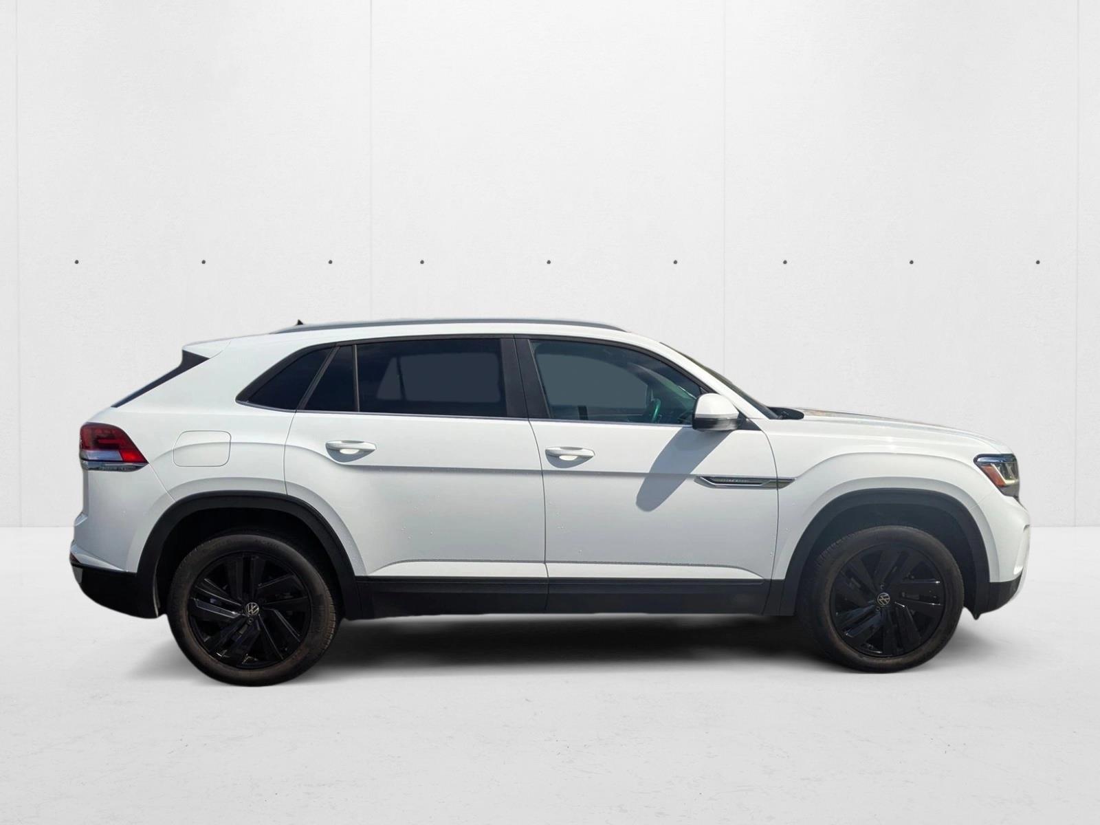 2021 Volkswagen Atlas Cross Sport SE Technology photo 3