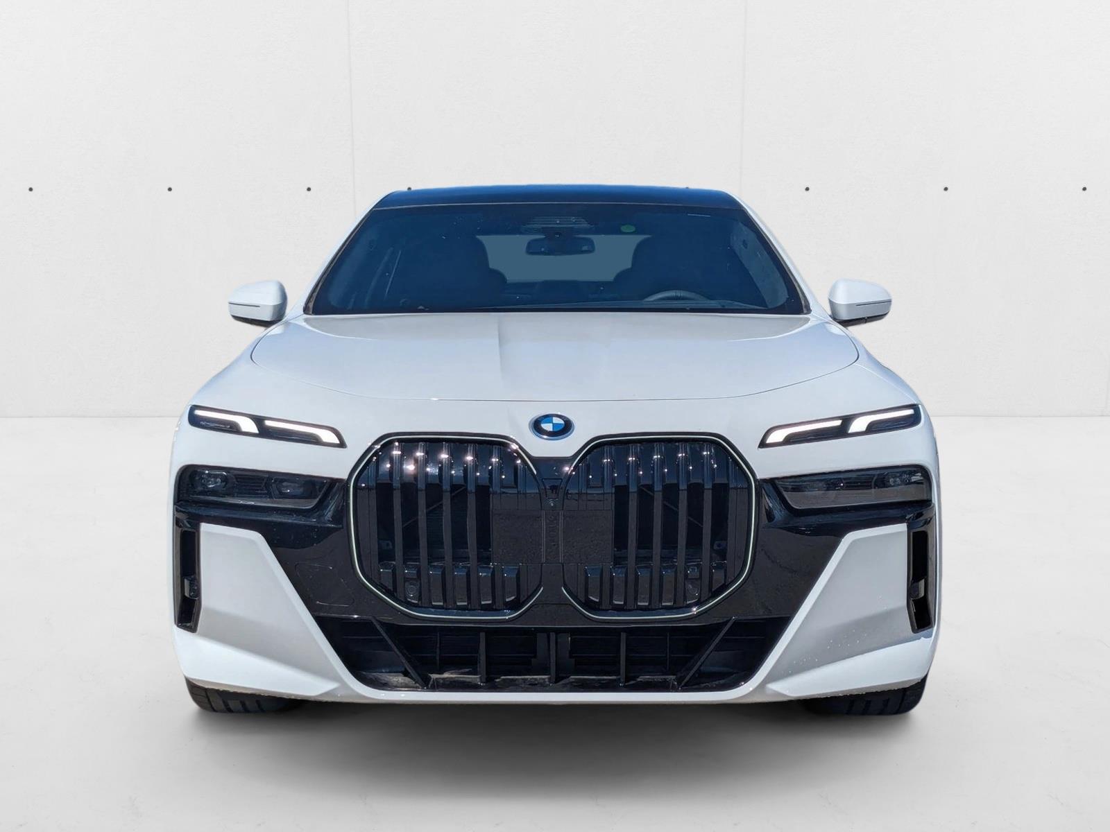 2025 BMW 7 Series 750e - Photo 6