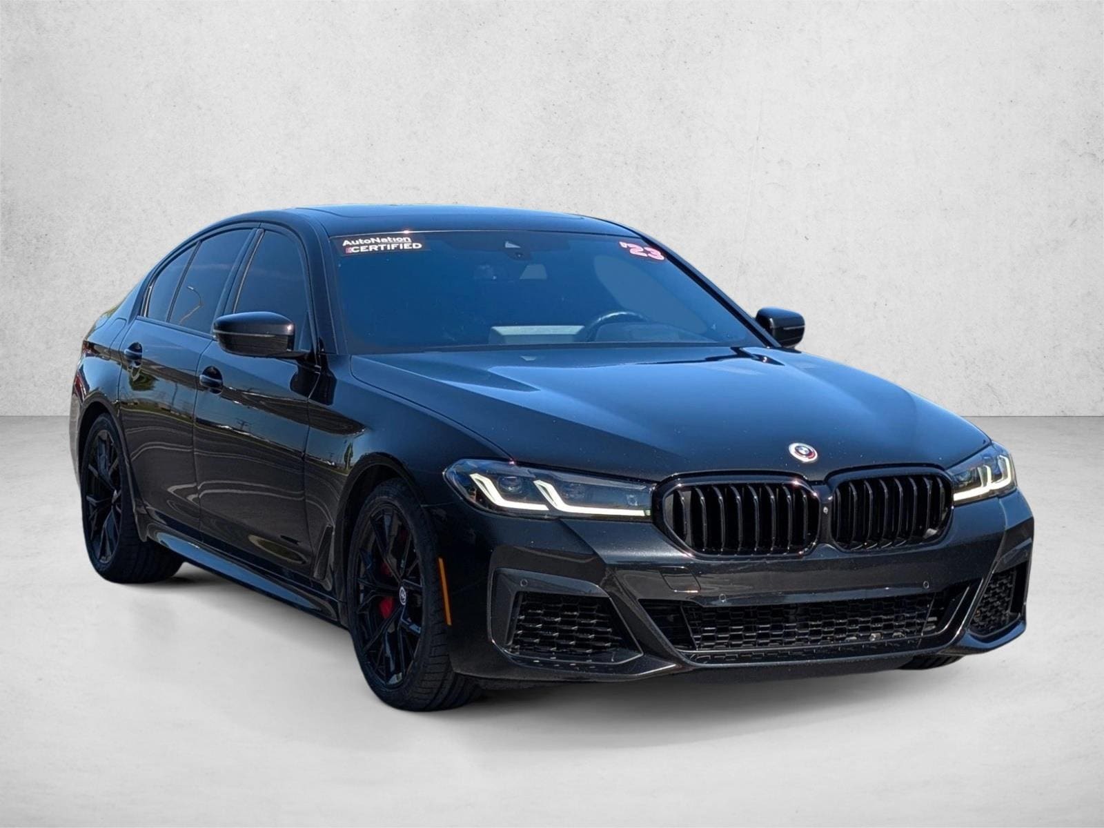 2023 BMW M550i xDrive photo 2
