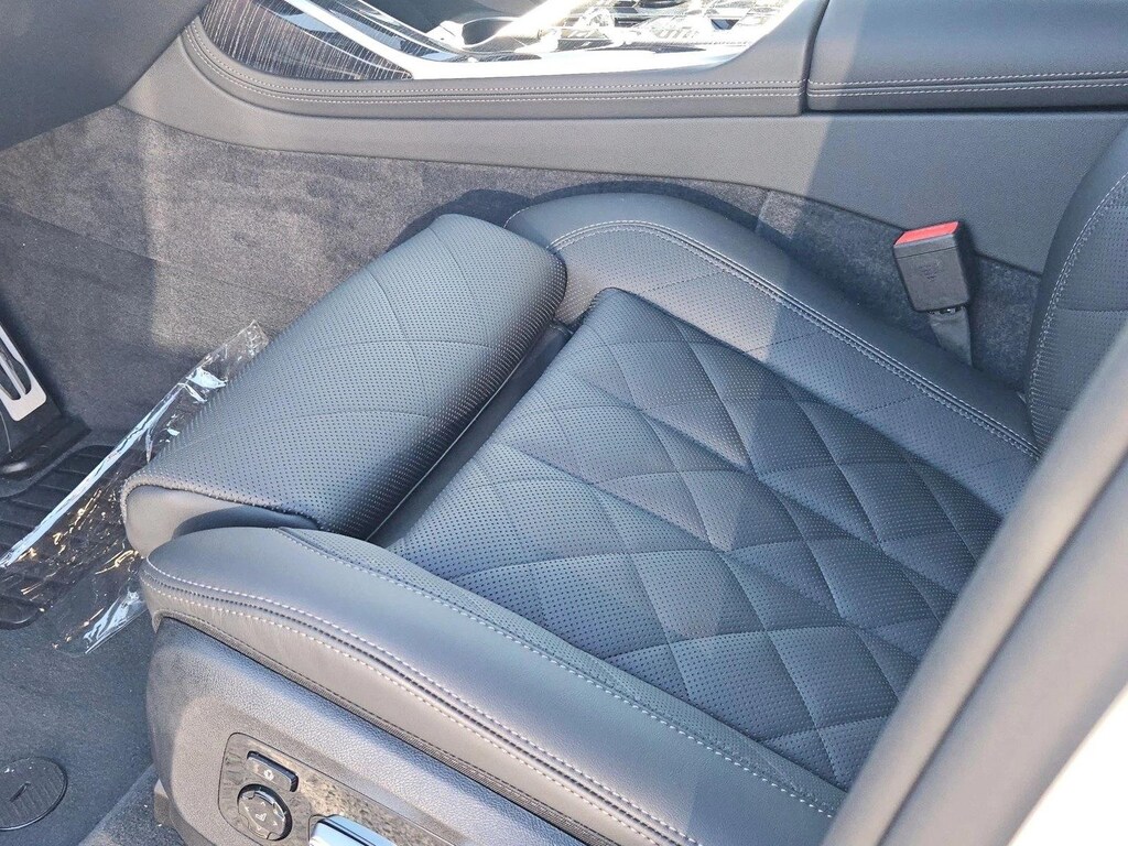 New 2027 BMW X7 xDrive40i SUV