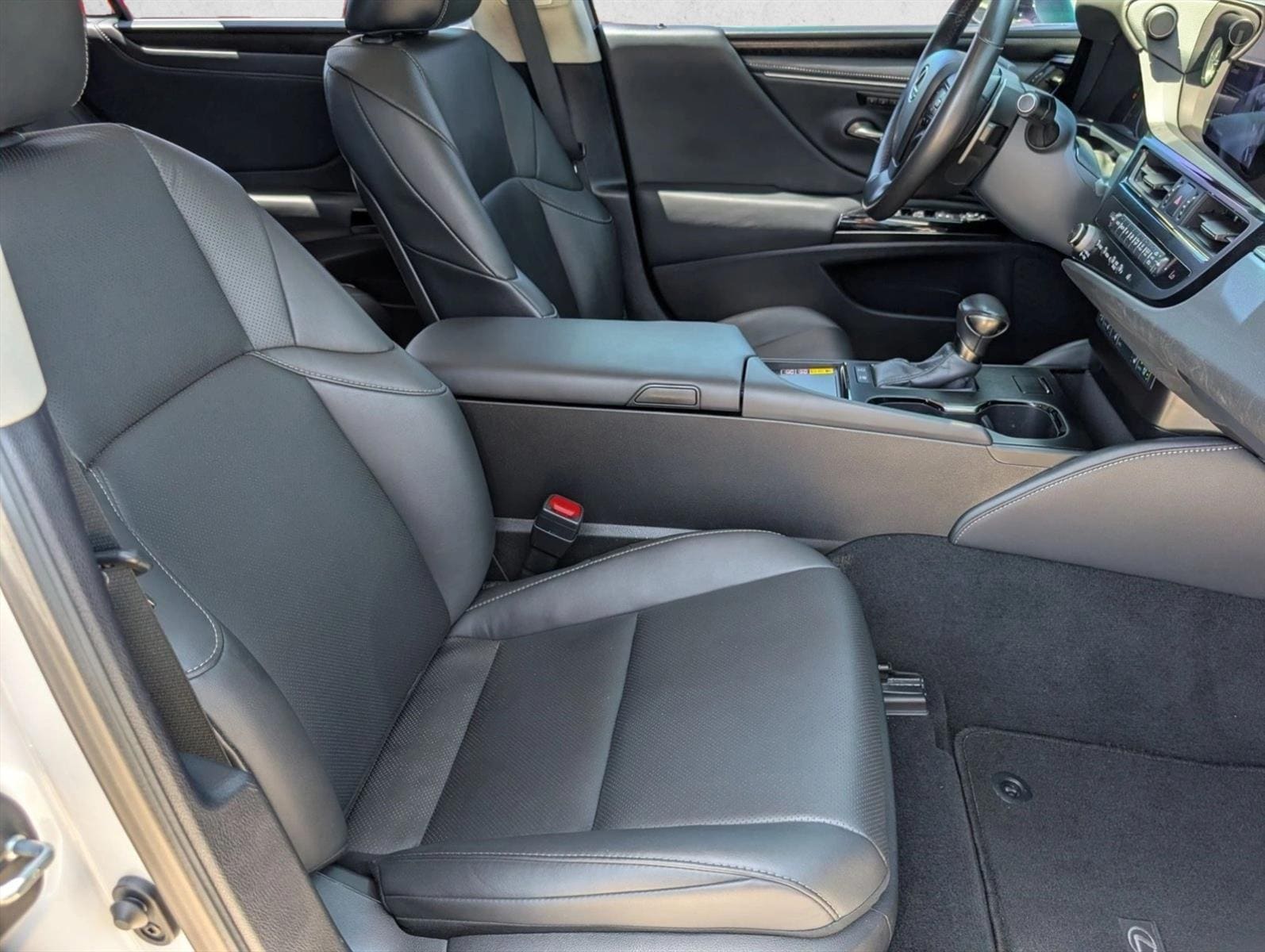 2024 Lexus ES Hybrid 300h - Photo 21