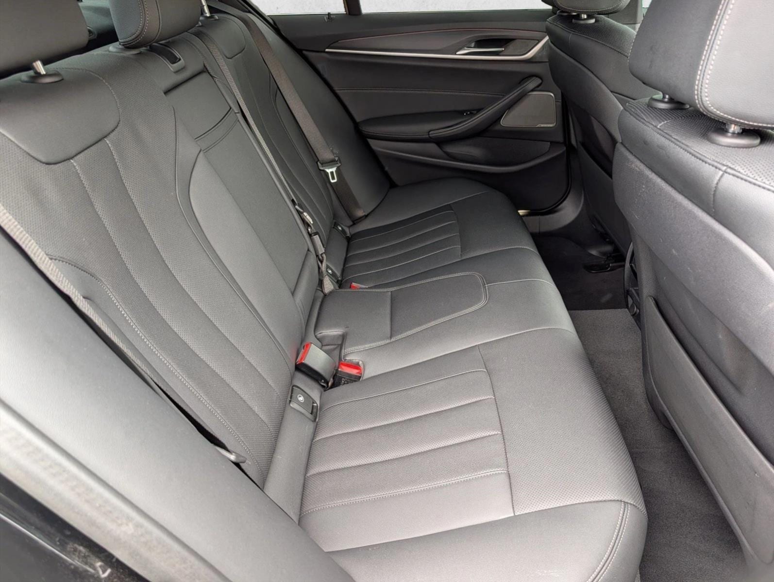 2023 BMW 5 Series 530i - Photo 21