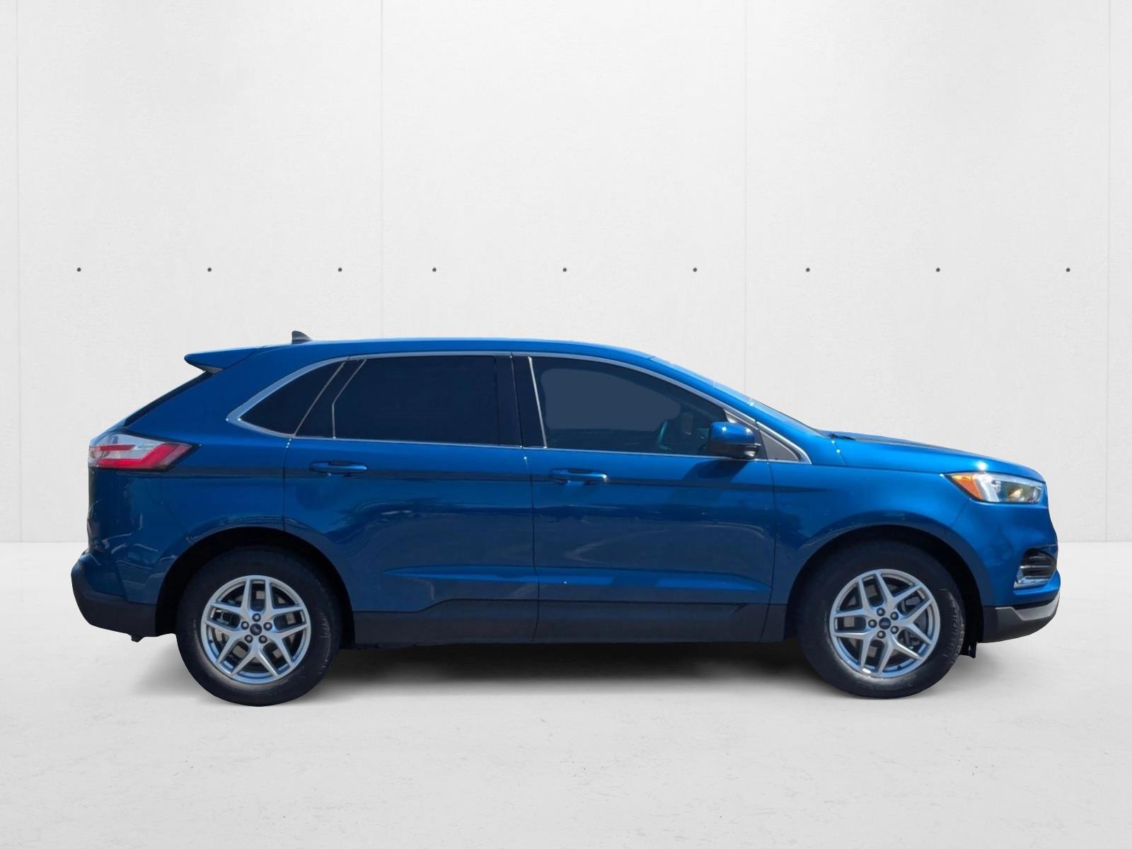 2022 Ford Edge SEL photo 4