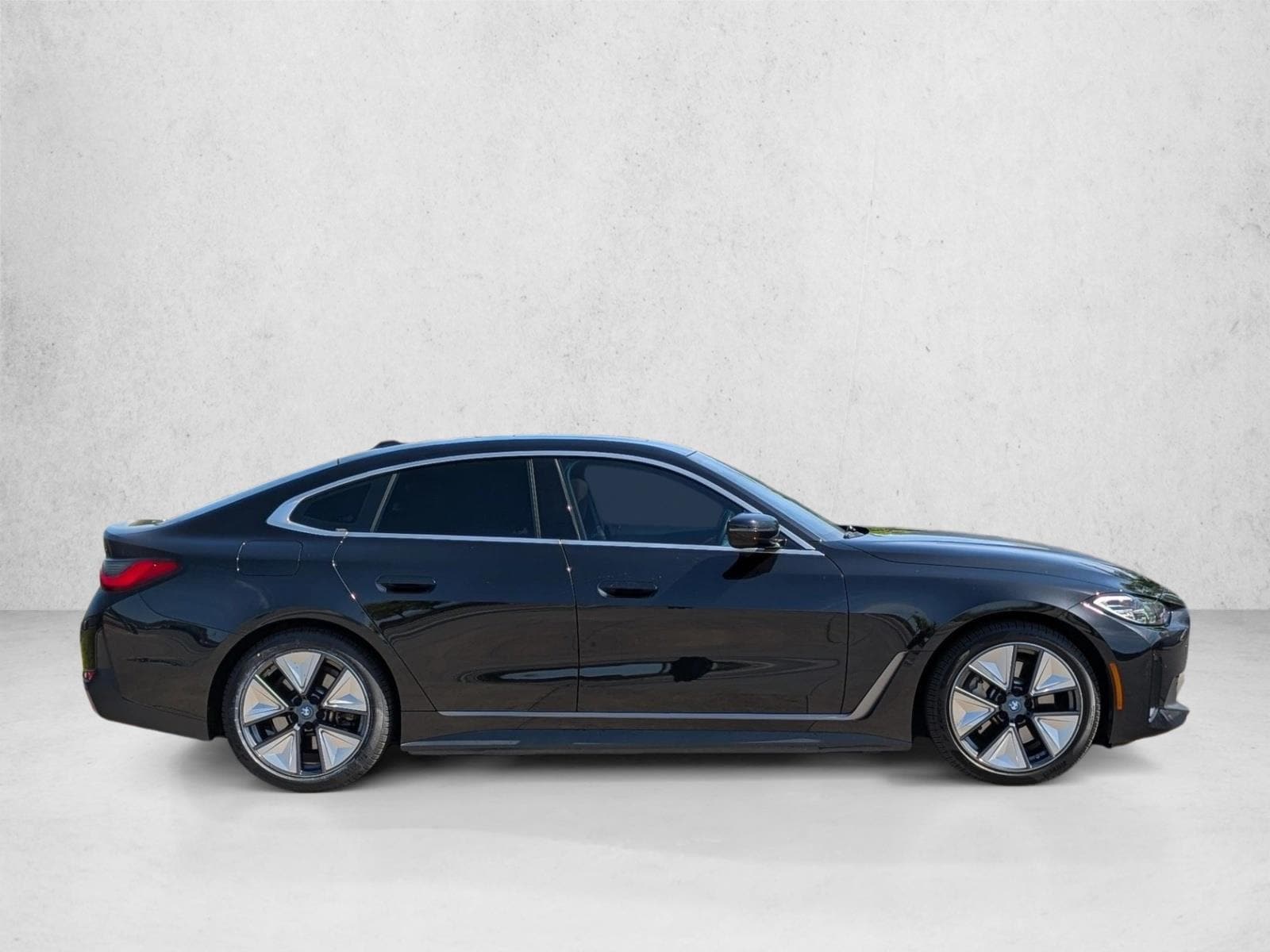 2023 BMW i4 eDrive35 photo 4