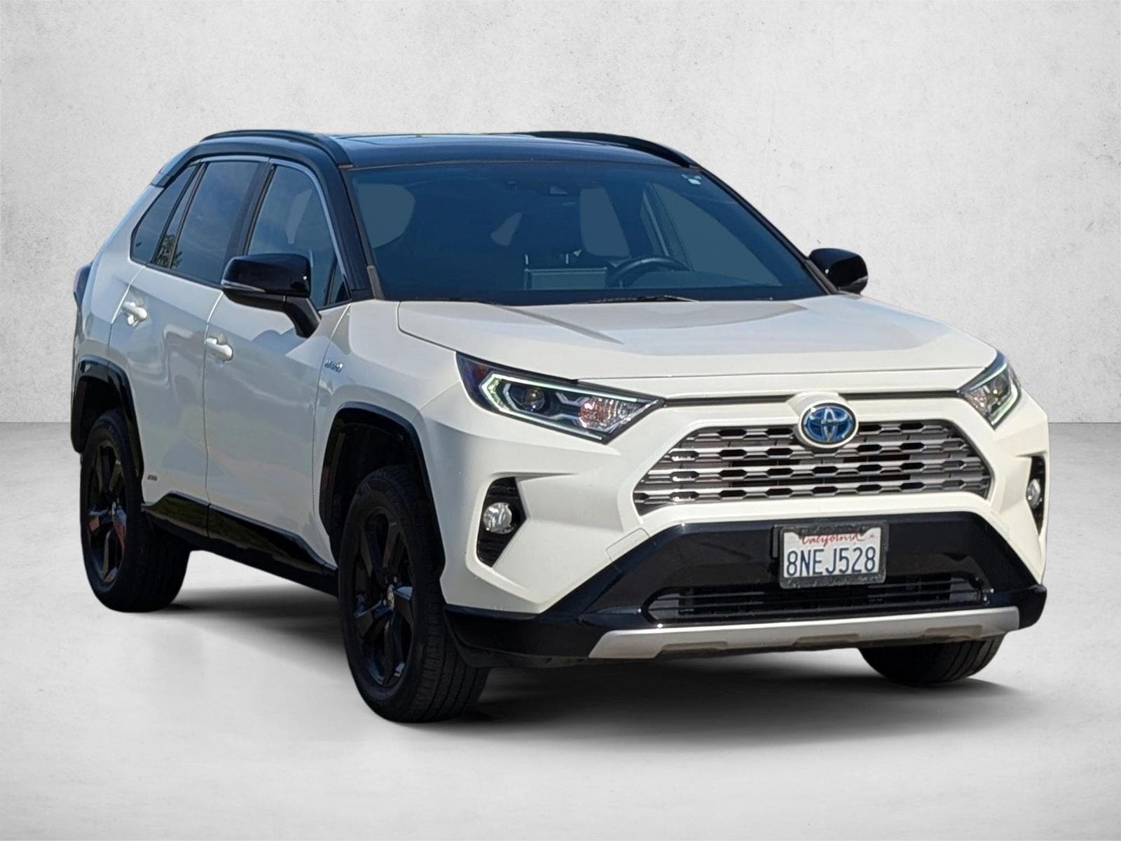 2020 Toyota RAV4 Hybrid XSE photo 3