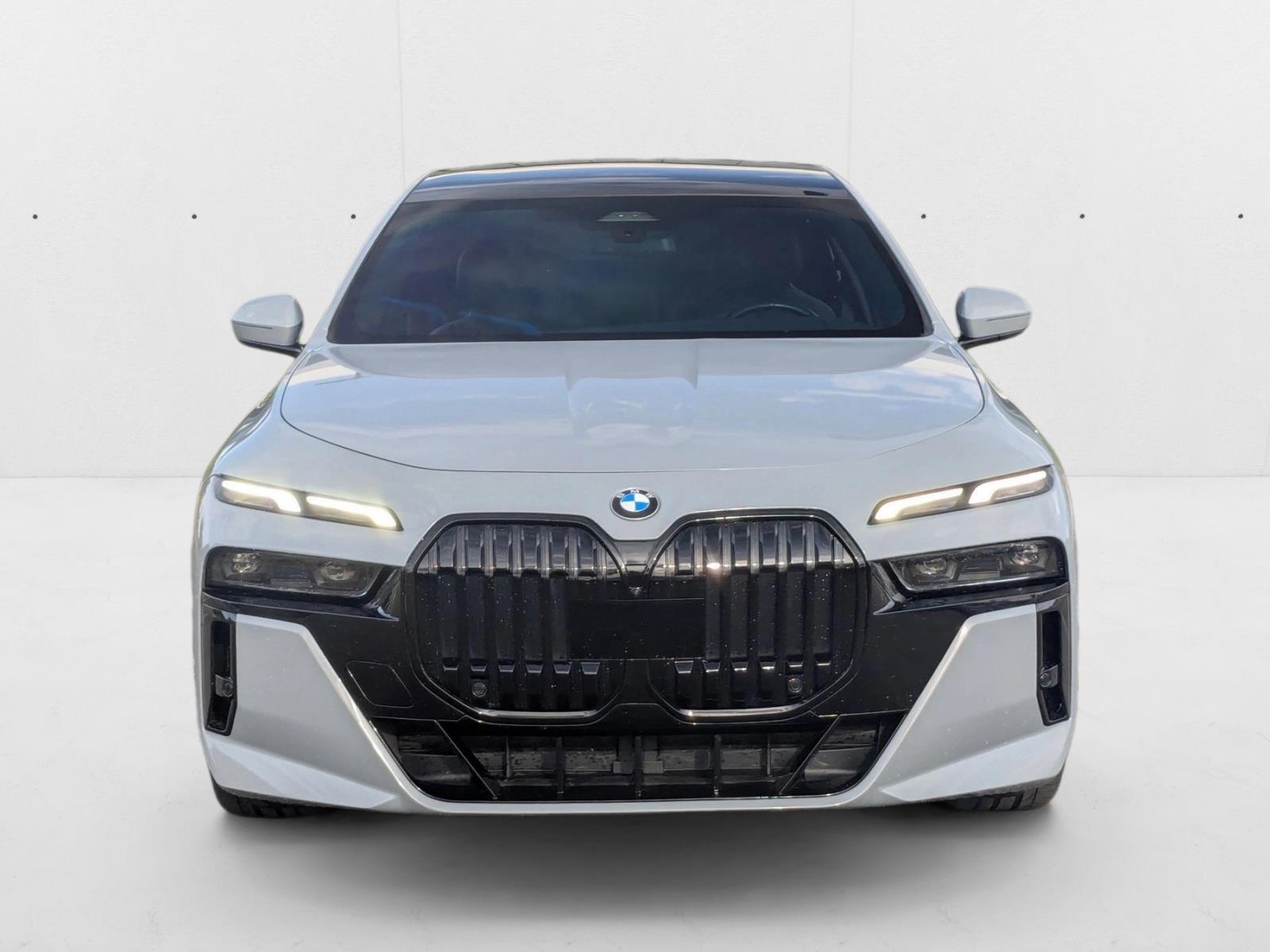 2023 Bmw 740i Sedan photo 2
