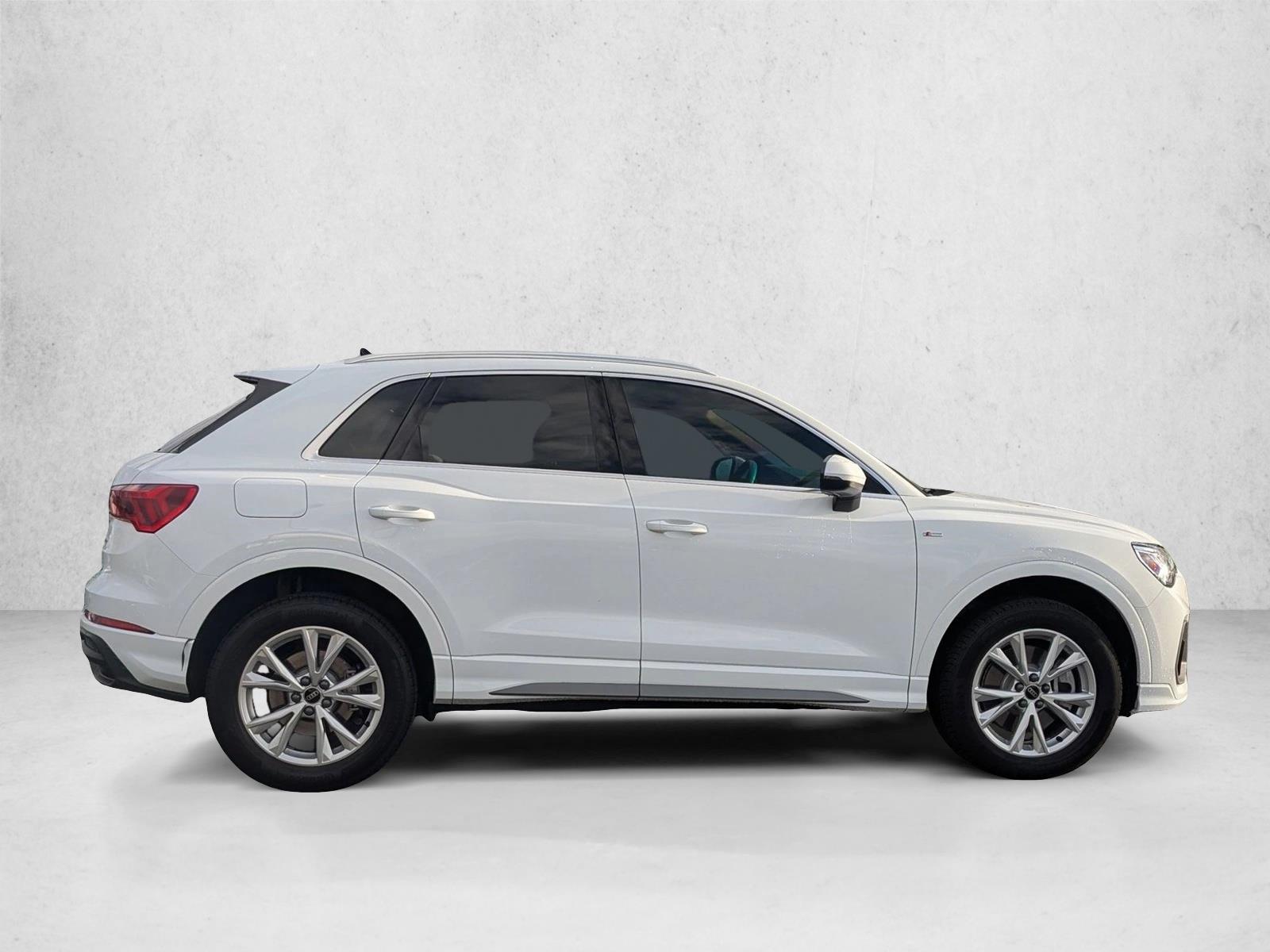 2024 Audi Q3 45 TFSI S line Premium photo 3