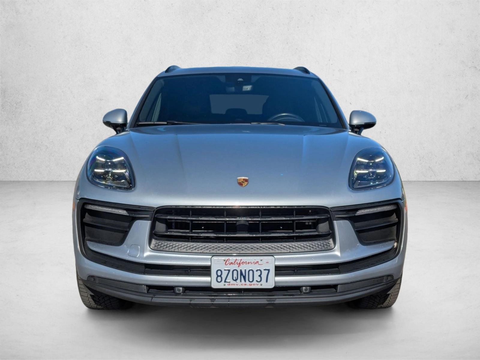2022 Porsche Macan photo 2