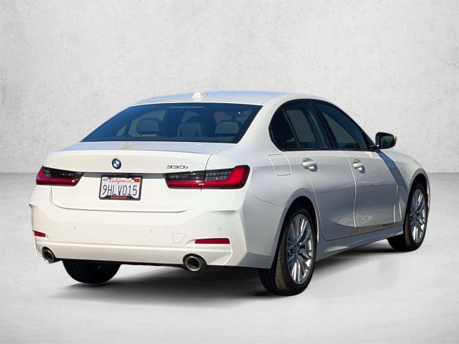 2023 BMW 330i photo 4