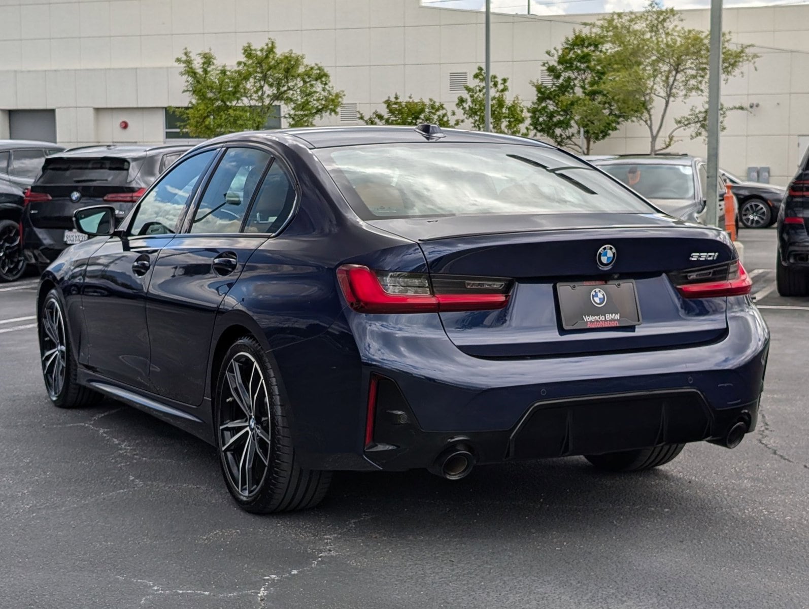 2023 BMW 330i photo 3