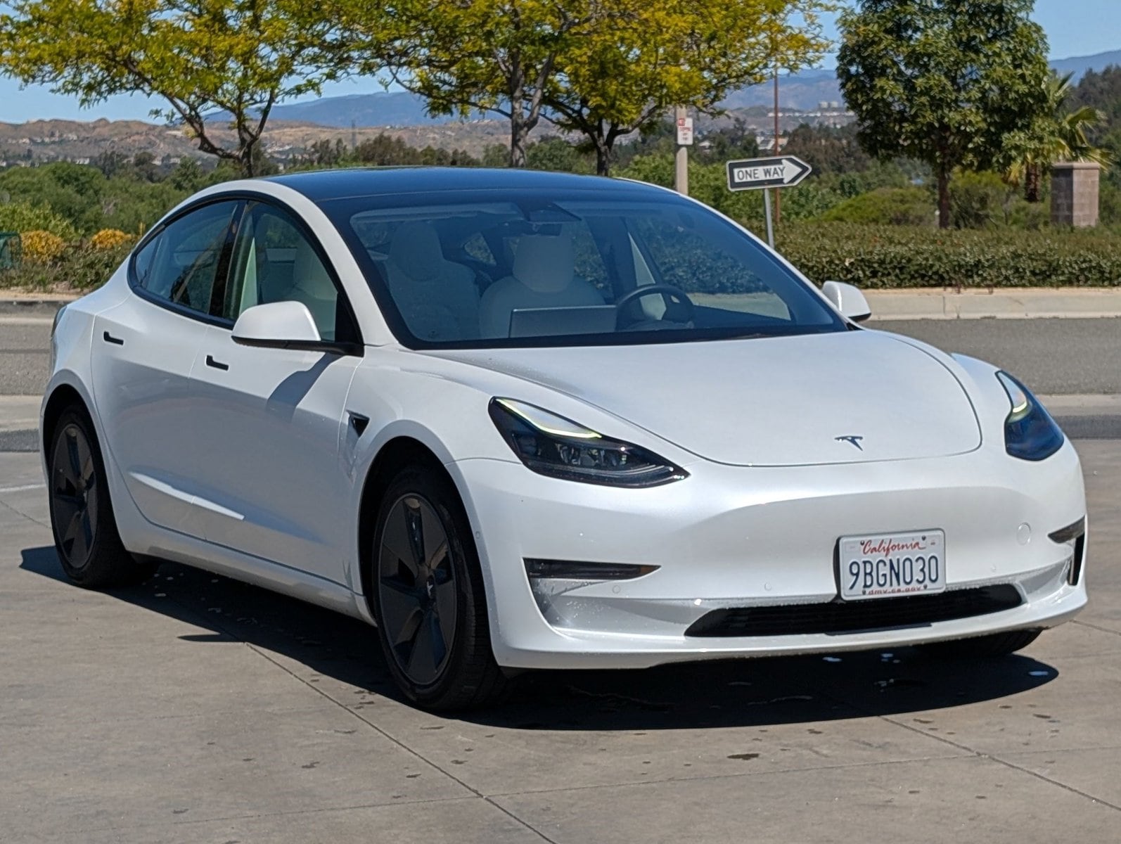 2022 Tesla Model 3 Long Range photo 3
