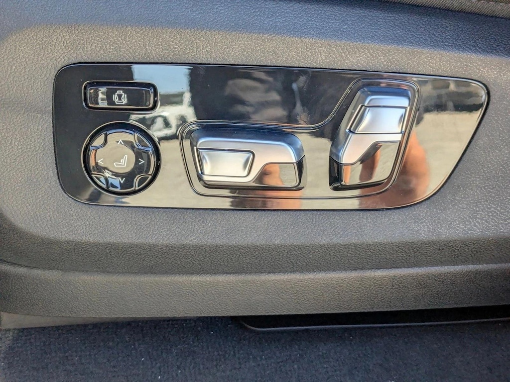 New 2026 BMW X7 M60i SUV