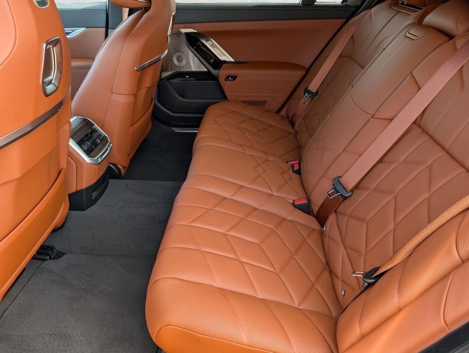 2026 BMW i7 60 - Photo 16