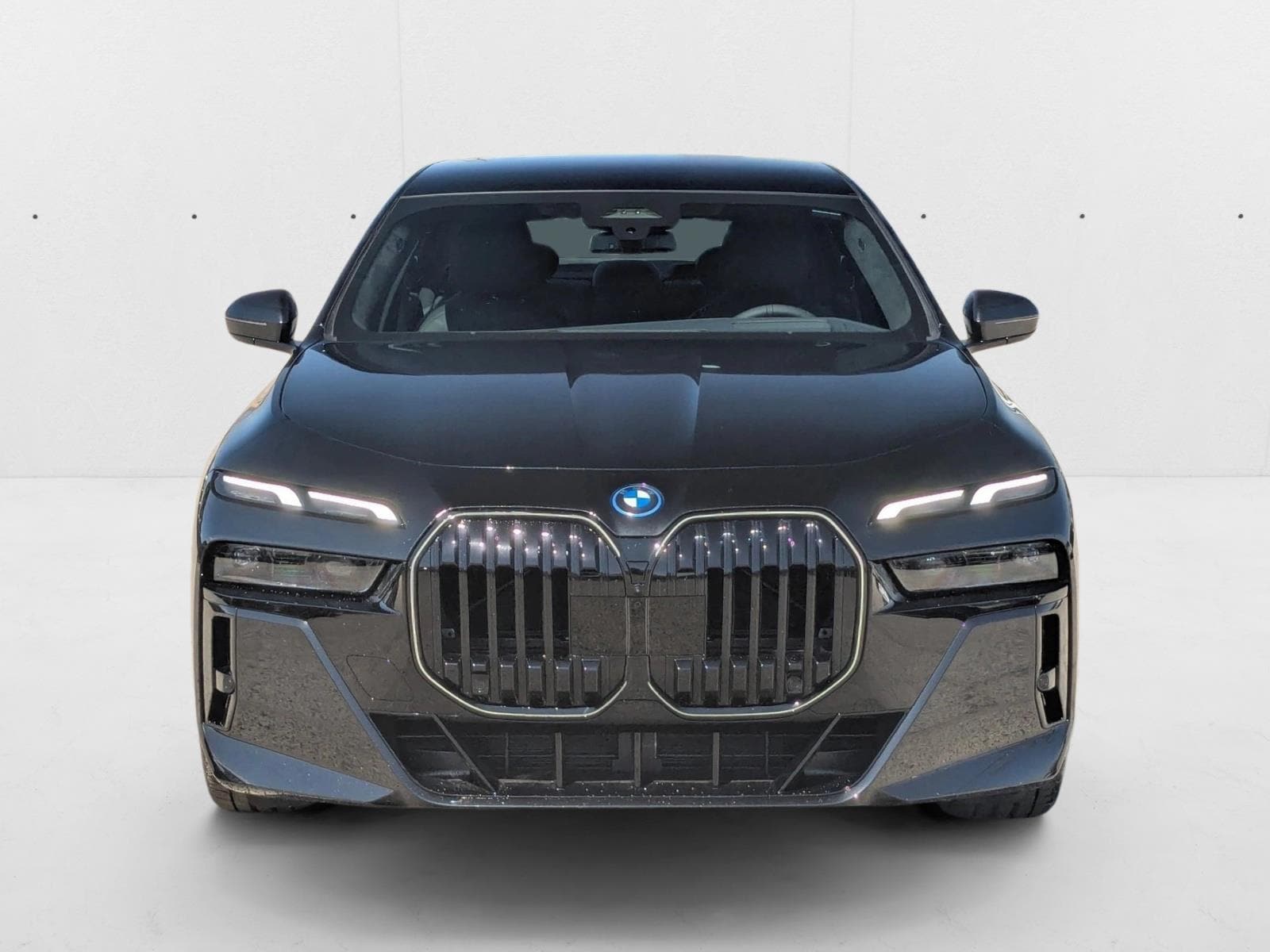 2026 BMW 7 Series 750e - Photo 6