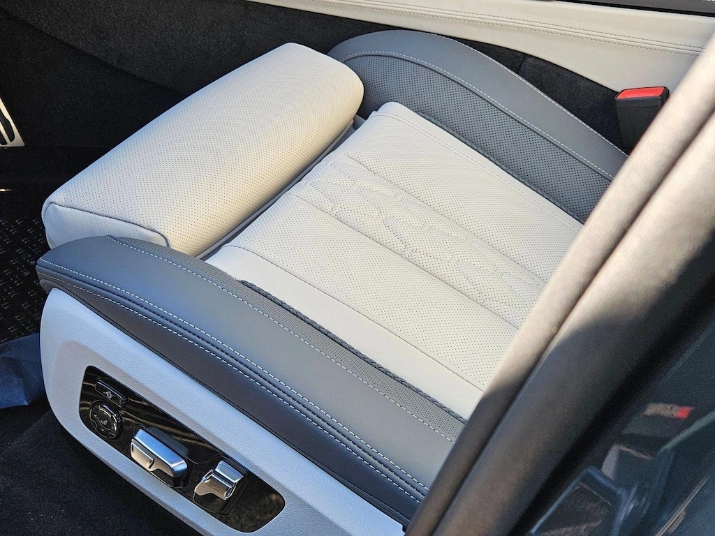 New 2026 BMW X7 M60i SUV