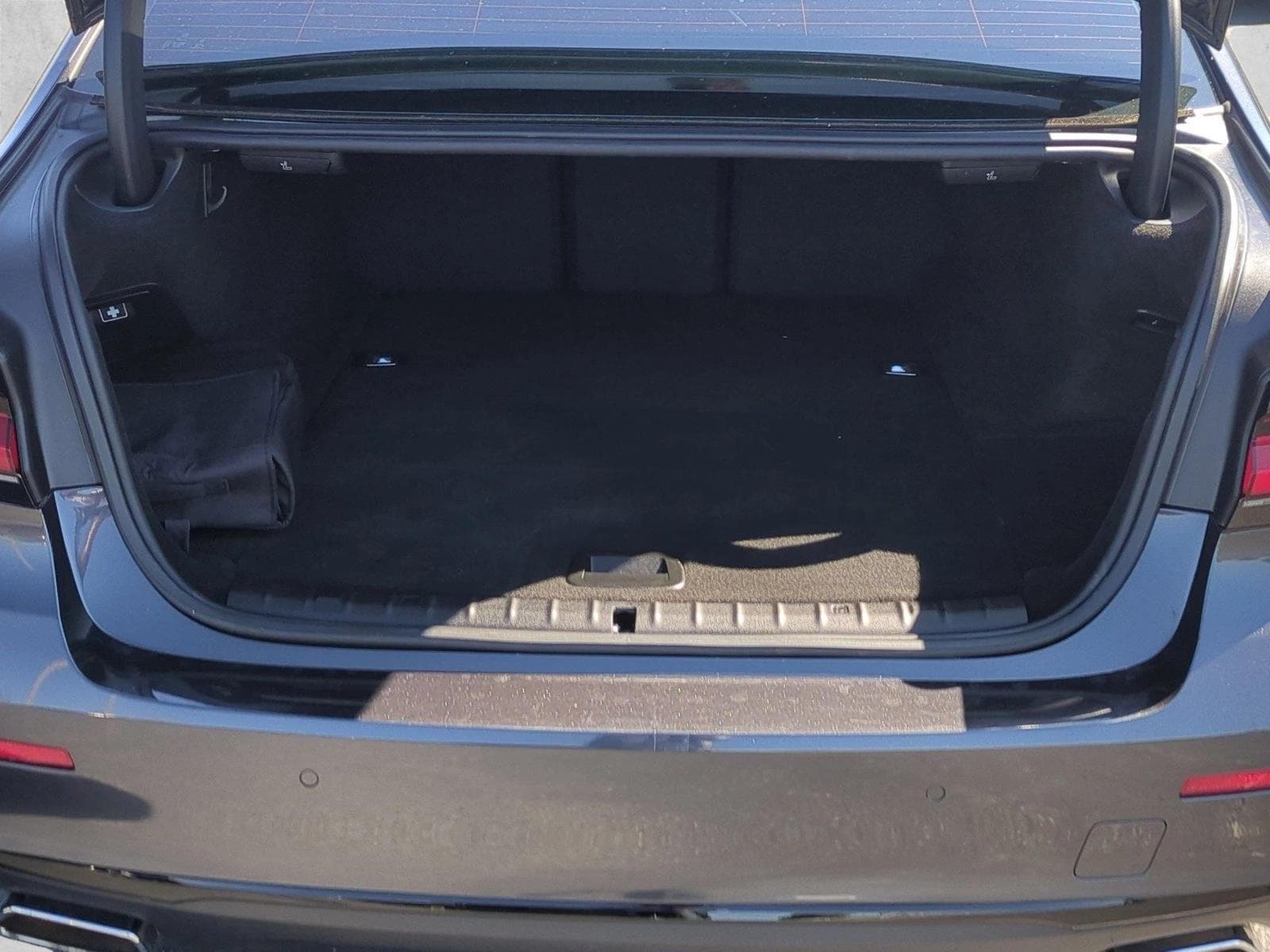 2023 BMW 530e photo 5