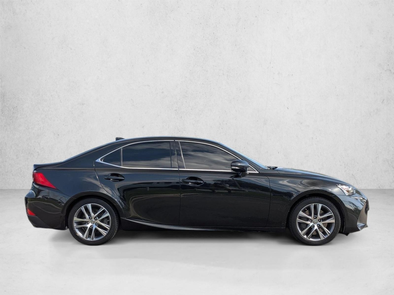 2019 Lexus IS 300 photo 4