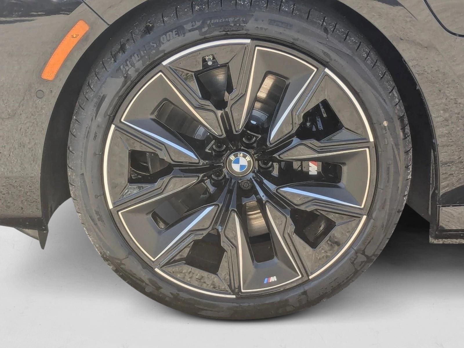 2025 BMW 7 Series 750e - Photo 10
