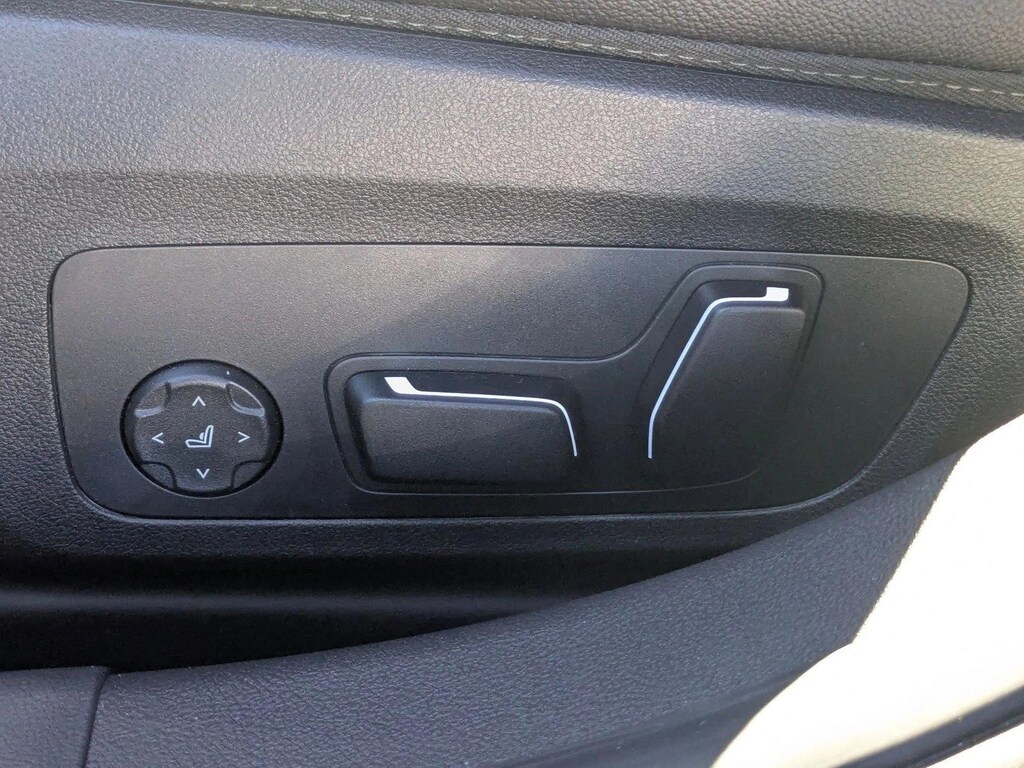 New 2026 BMW 330i NA Sedan