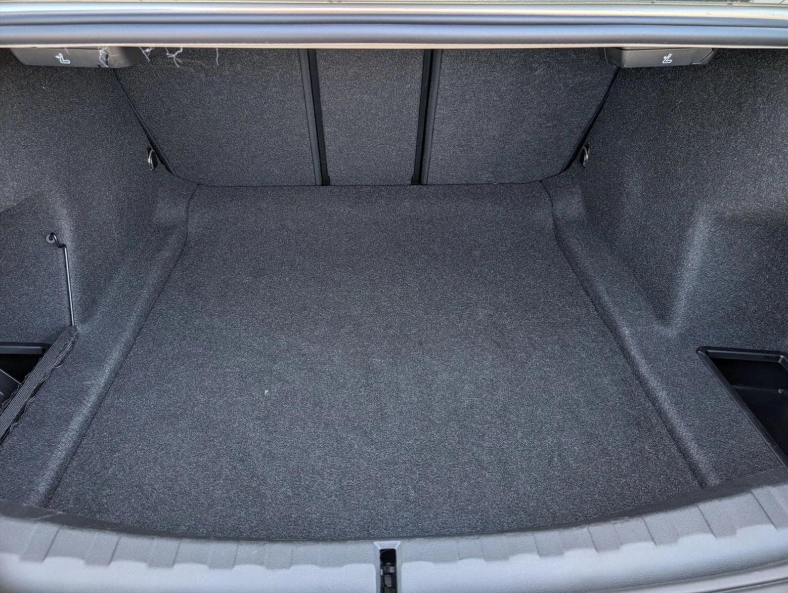 2023 BMW 330i photo 5