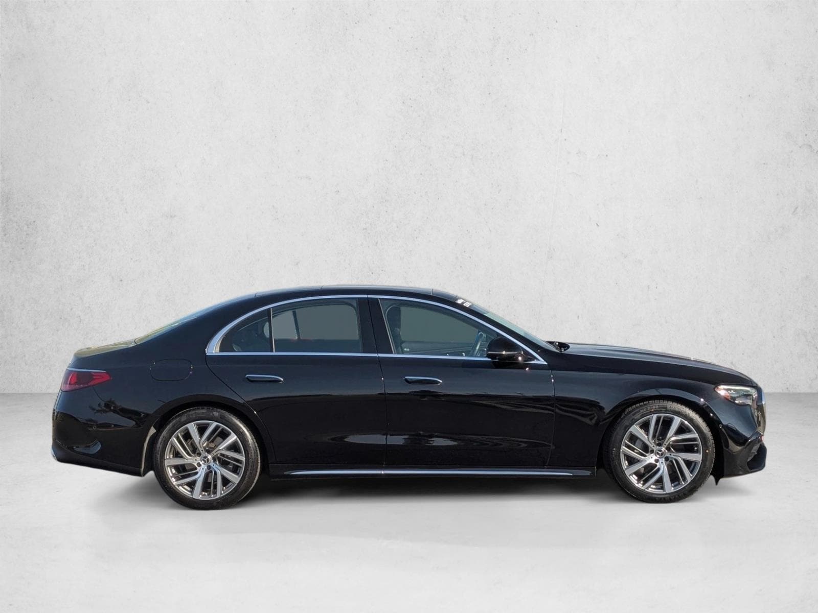 2025 Mercedes-Benz E-Class E 350 4MATIC photo 4