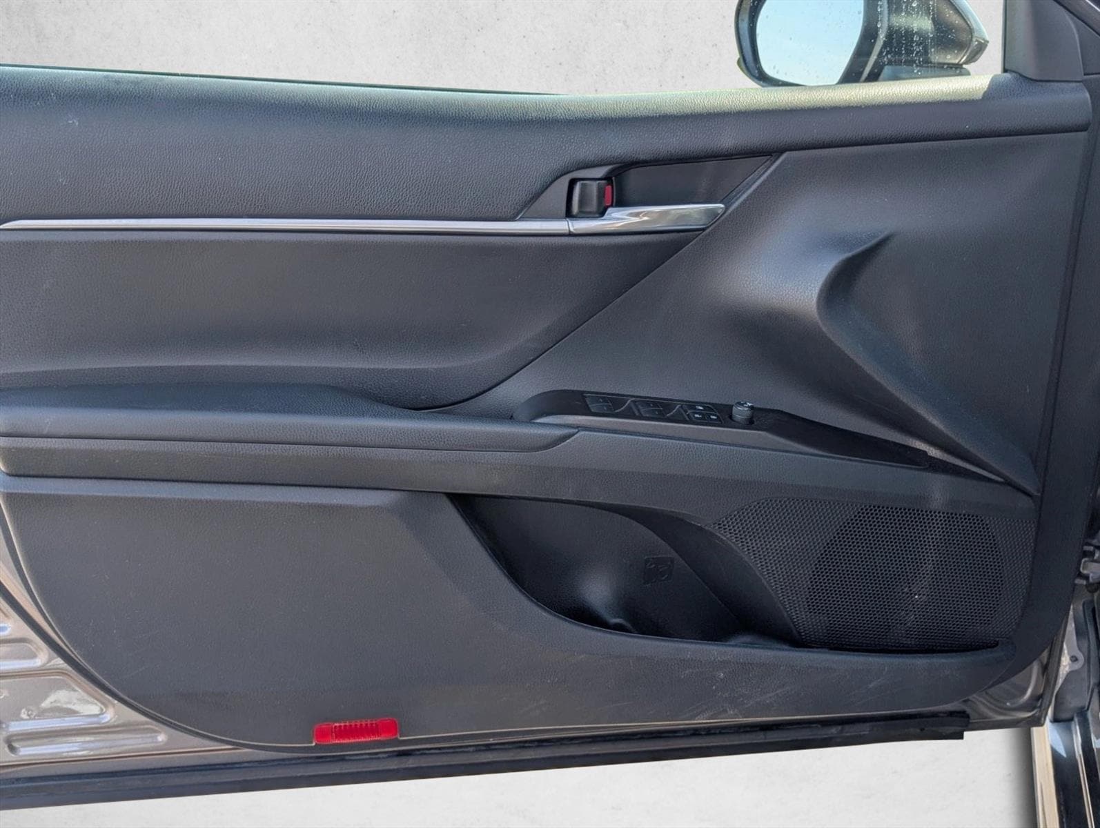 2021 Toyota Camry SE - Photo 11