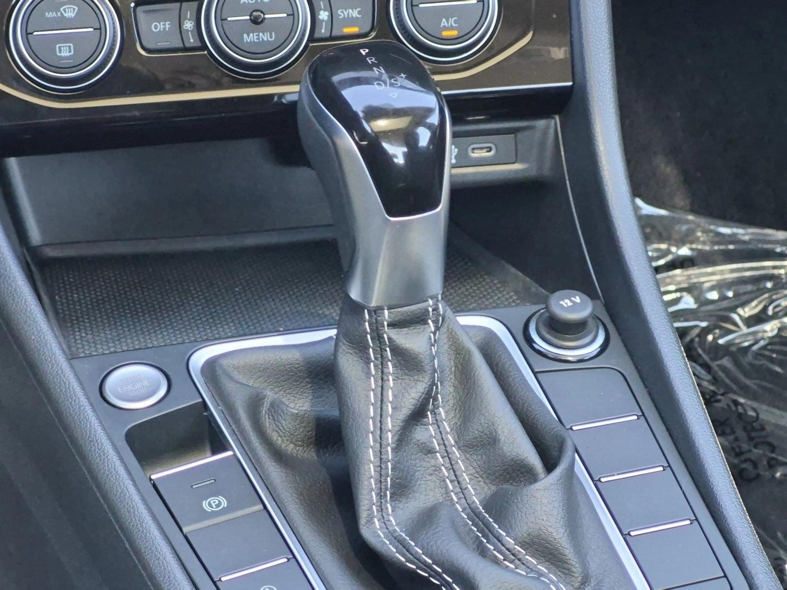 2024 Volkswagen Jetta SE - Photo 12