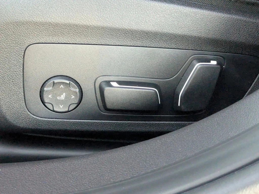 New 2026 BMW 330i NA Sedan