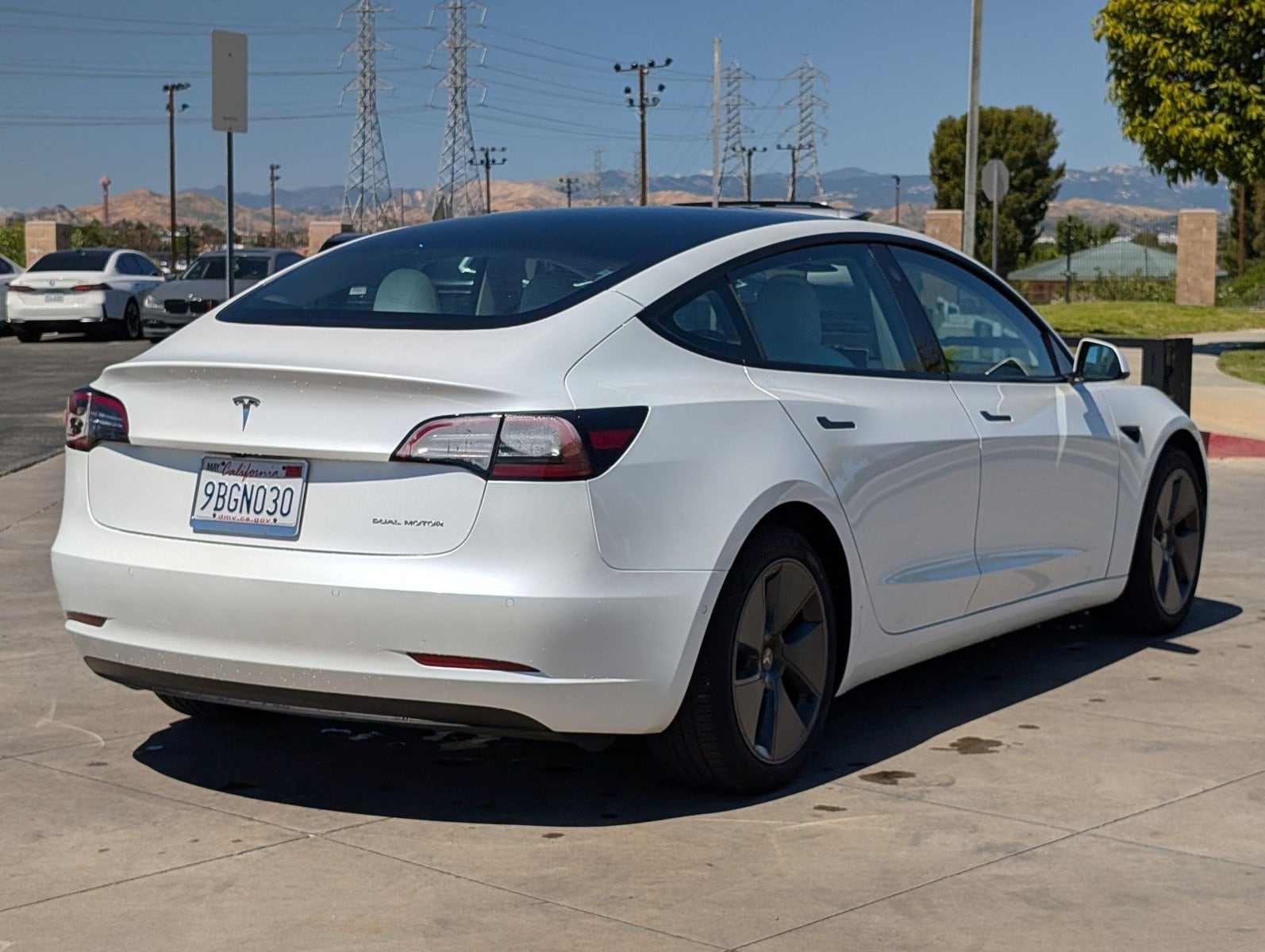 2022 Tesla Model 3 Long Range photo 4