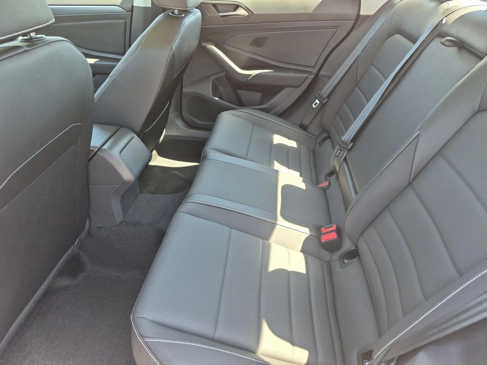 2024 Volkswagen Jetta SE - Photo 18