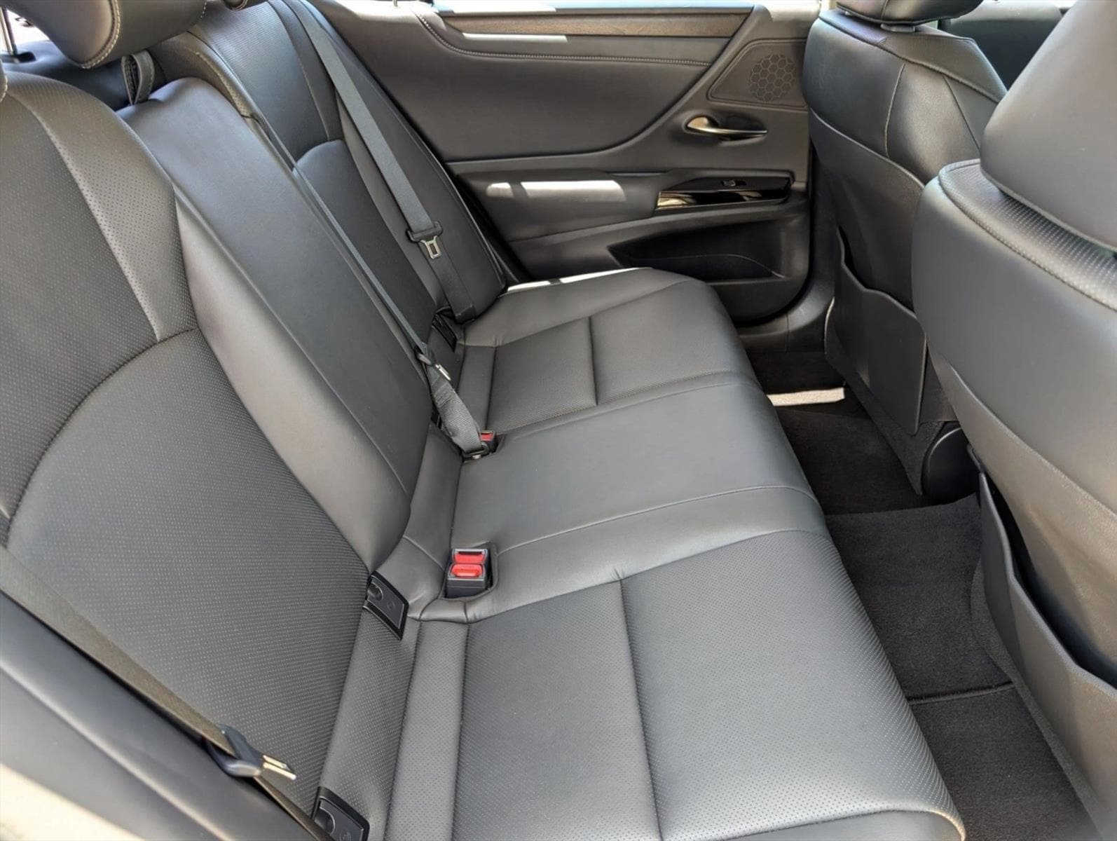 2024 Lexus ES Hybrid 300h - Photo 20