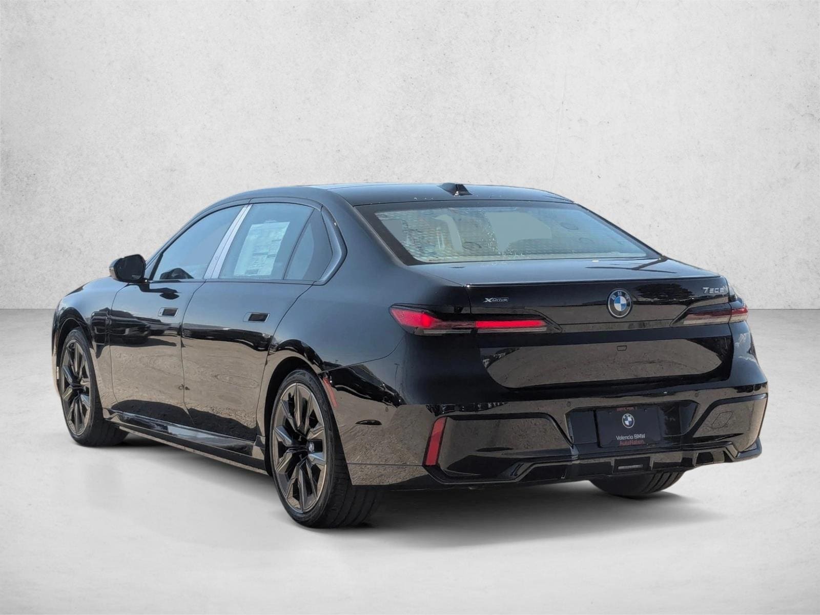 2026 BMW 7 Series 750e - Photo 9