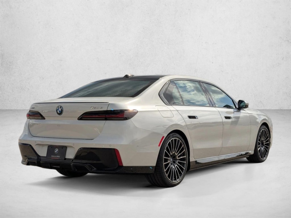 New 2026 BMW 750e xDrive Sedan