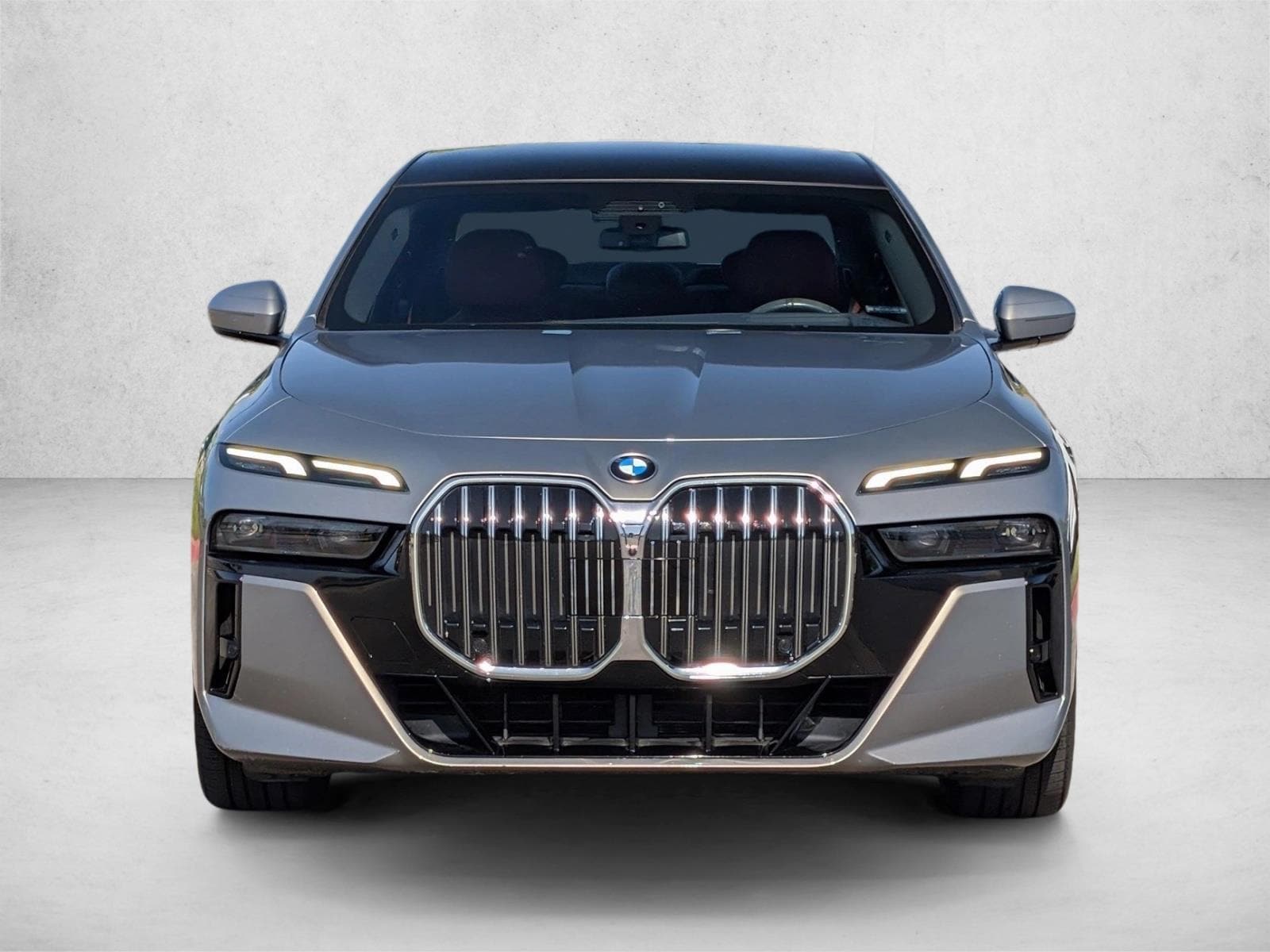 2023 BMW 740i photo 2