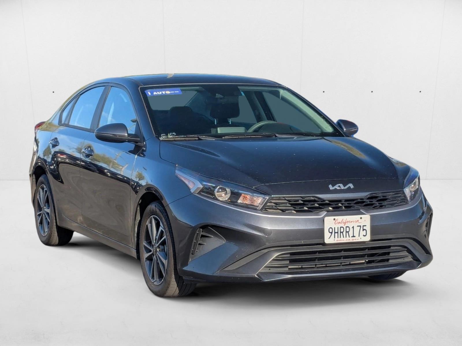 2023 Kia Forte LXS photo 3