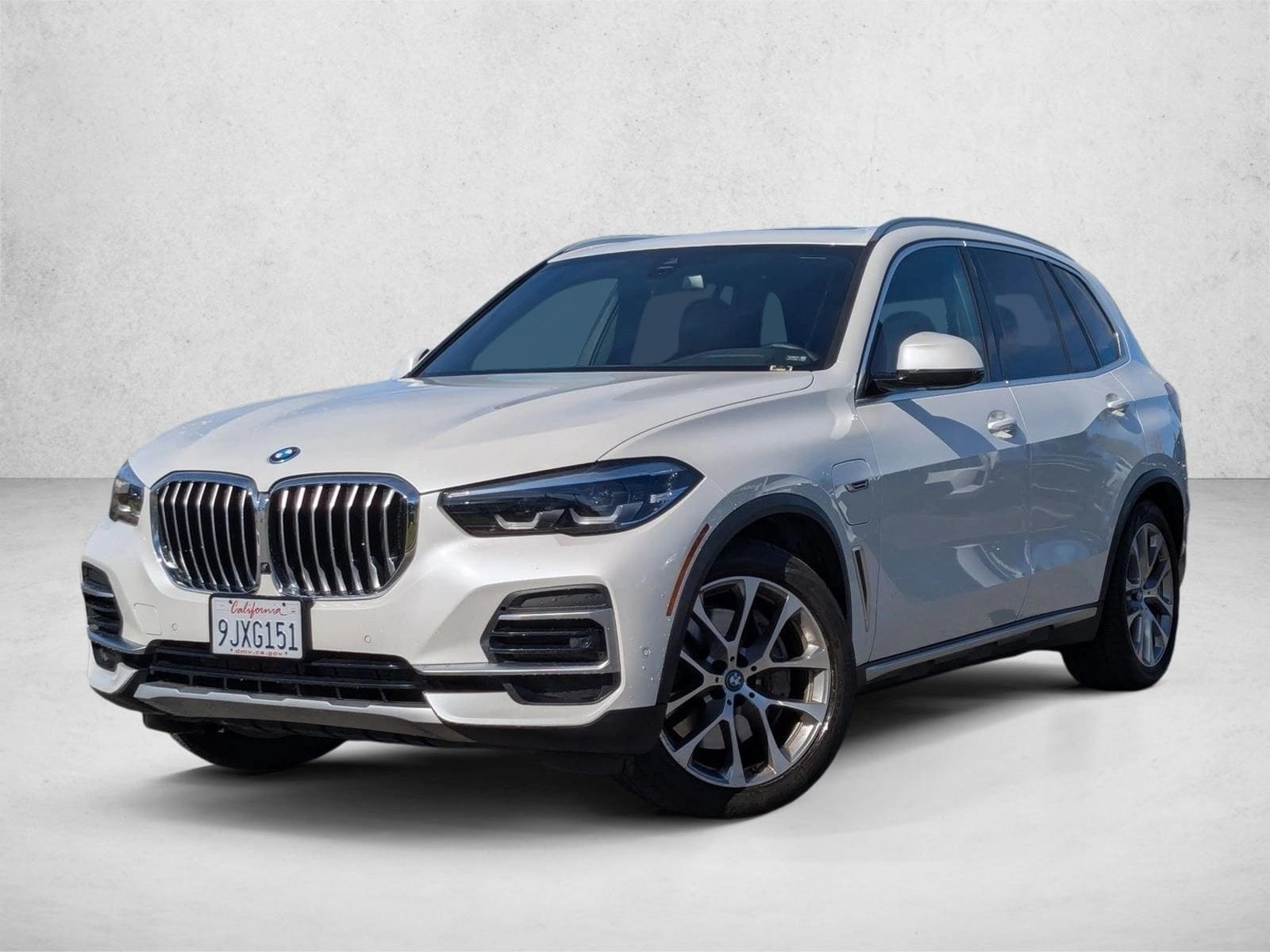 2023 BMW X5 45e's photo
