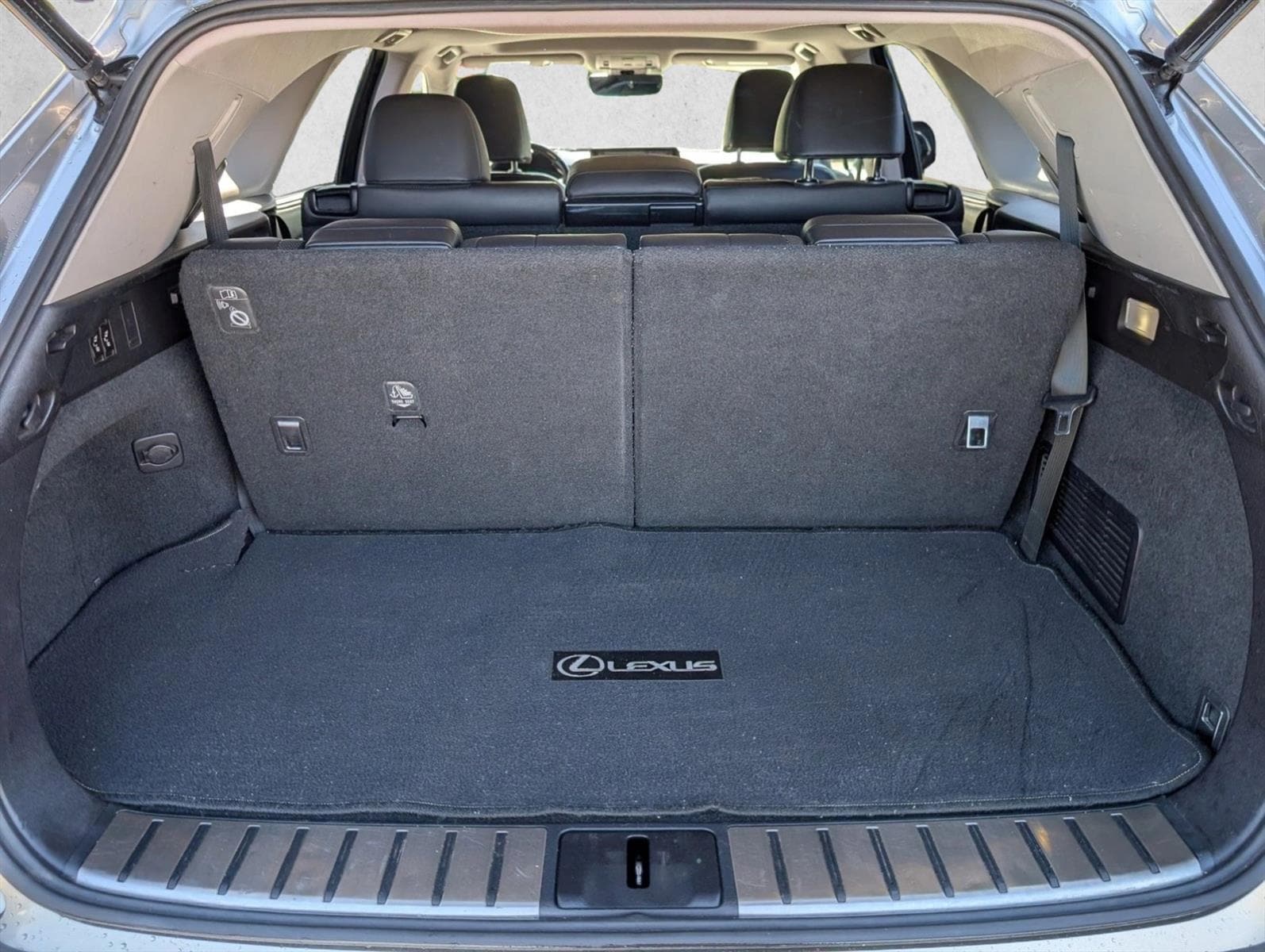 2018 LEXUS RX 350L Luxury photo 5