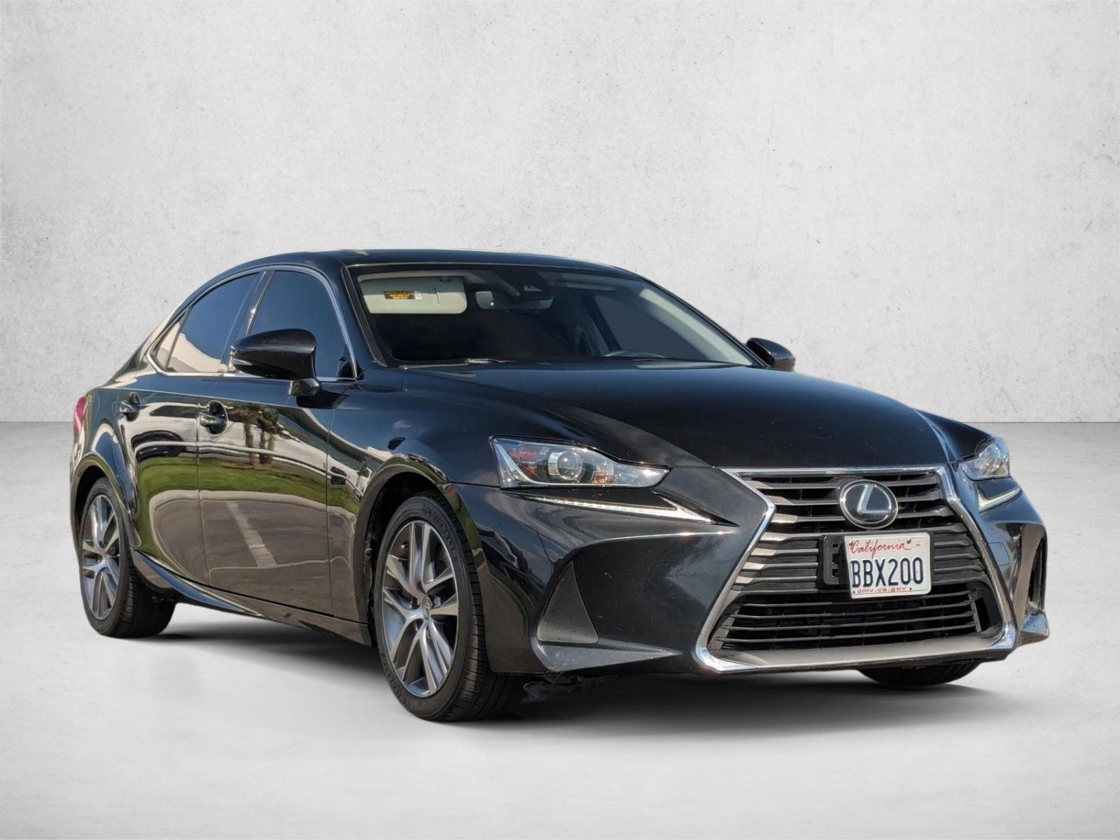2019 Lexus IS 300 photo 3