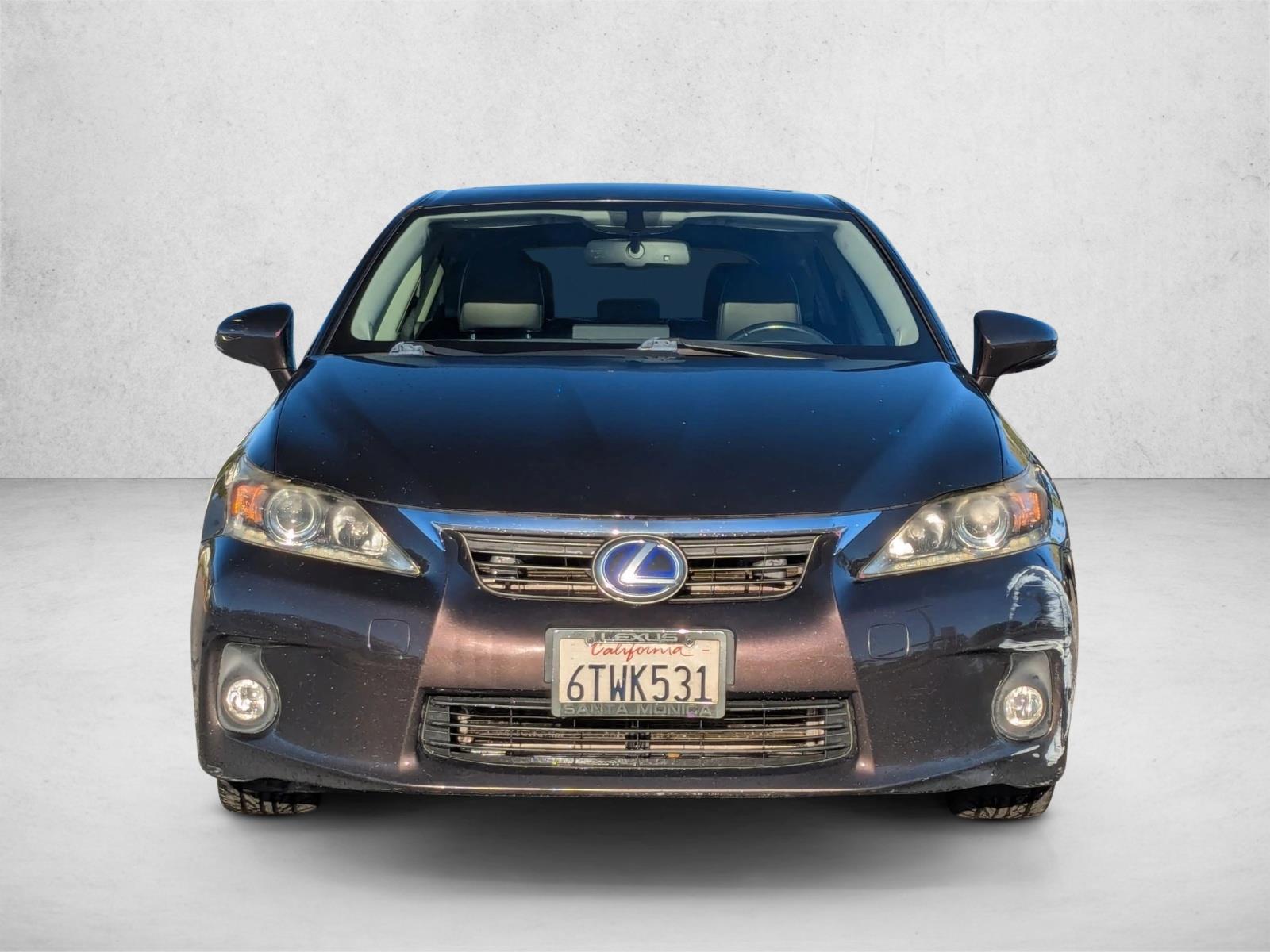 2011 Lexus CT 200h photo 2