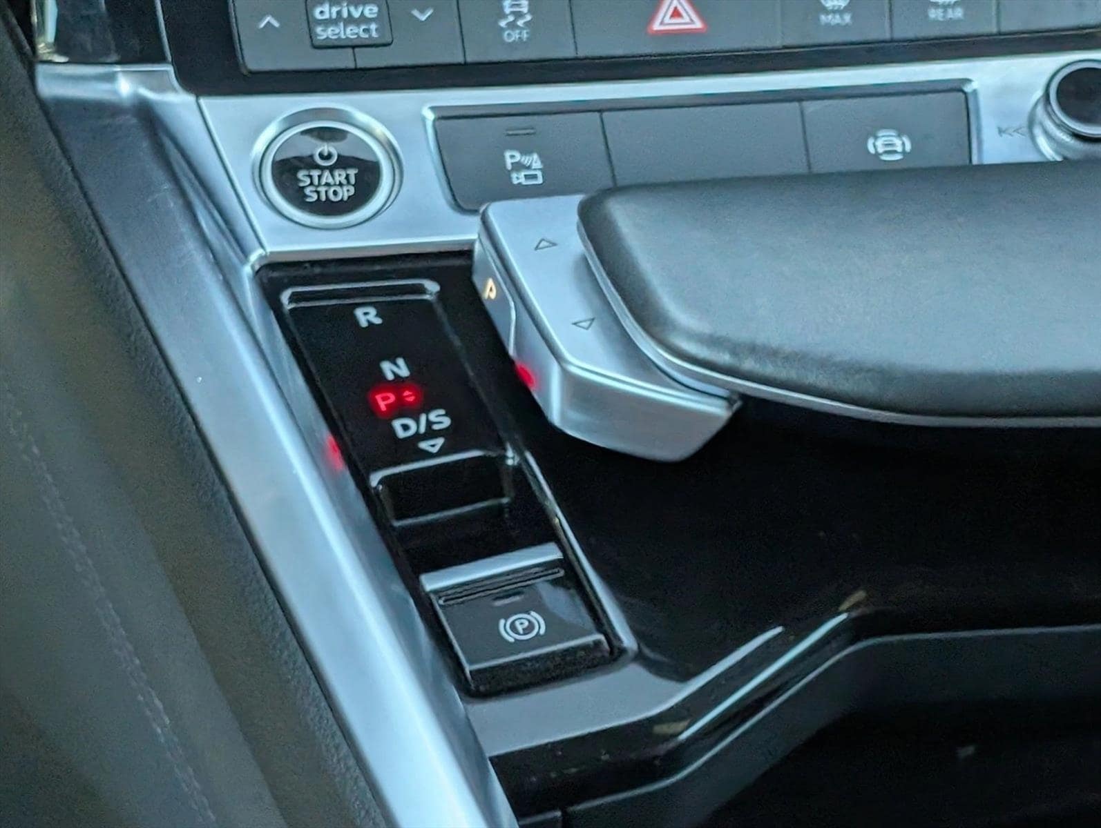 2022 Audi e-tron Premium - Photo 12