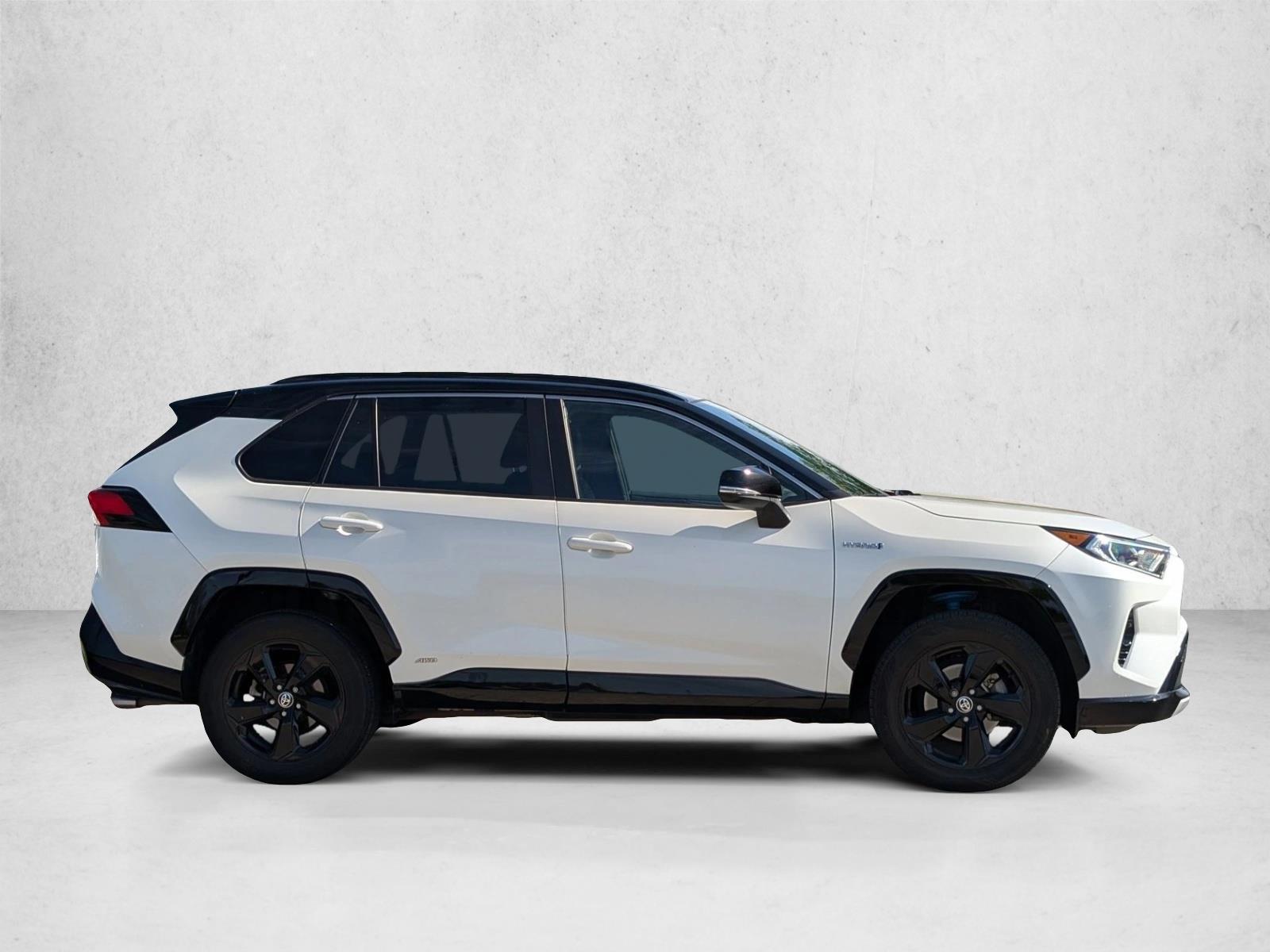 2020 Toyota RAV4 Hybrid XSE photo 4