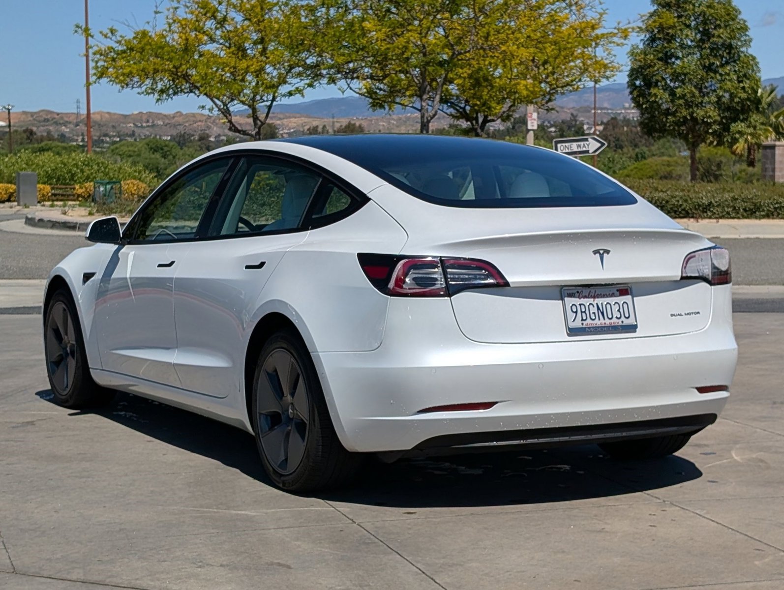 2022 Tesla Model 3 Long Range photo 6