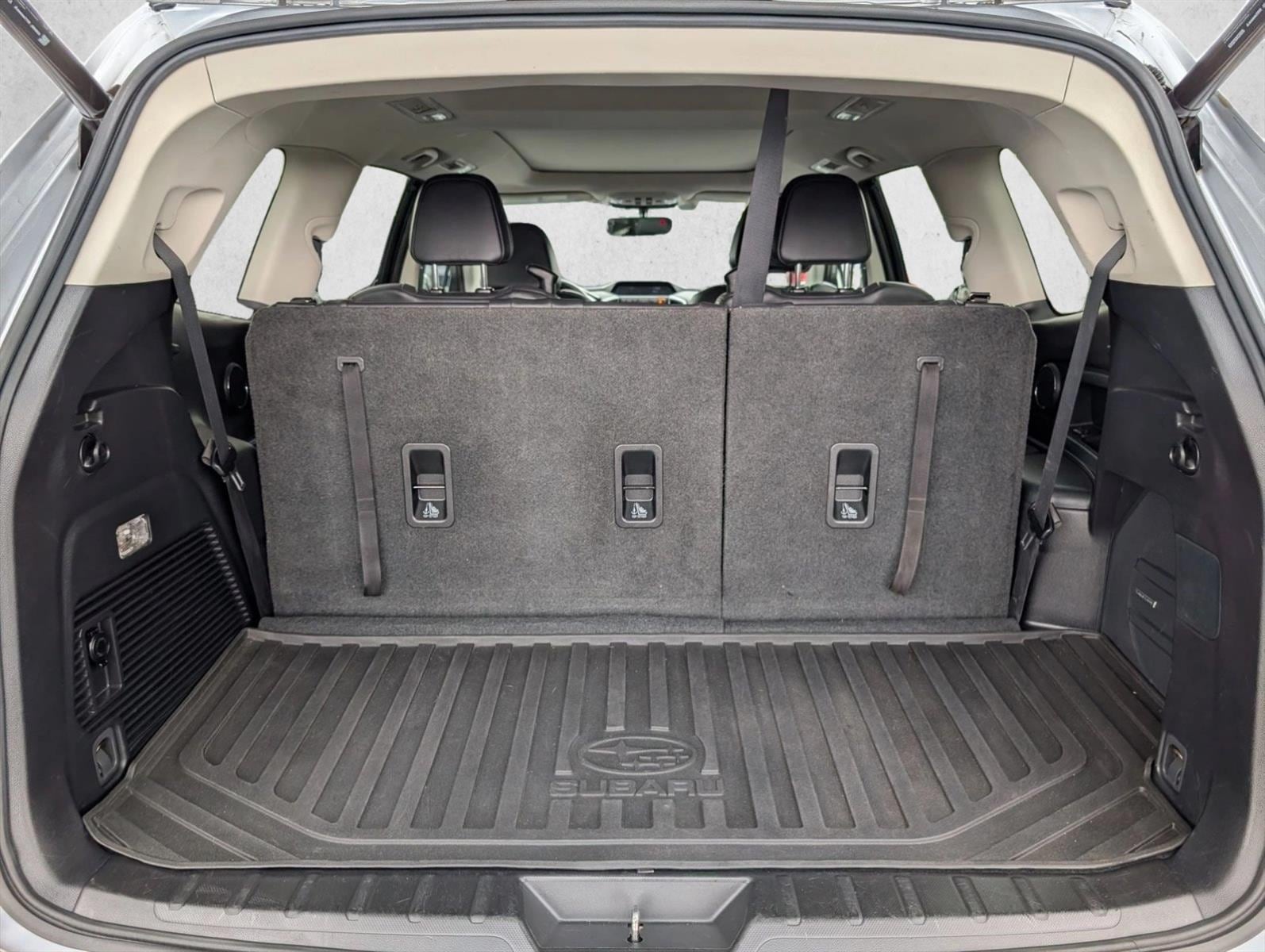 2021 Subaru Ascent Limited 7-Passenger photo 5