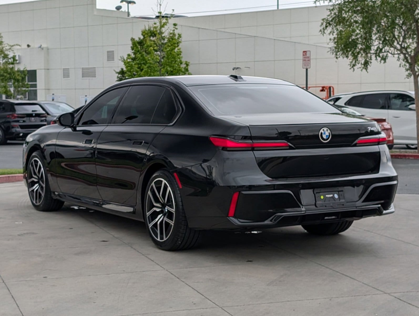 2023 BMW 740i photo 3