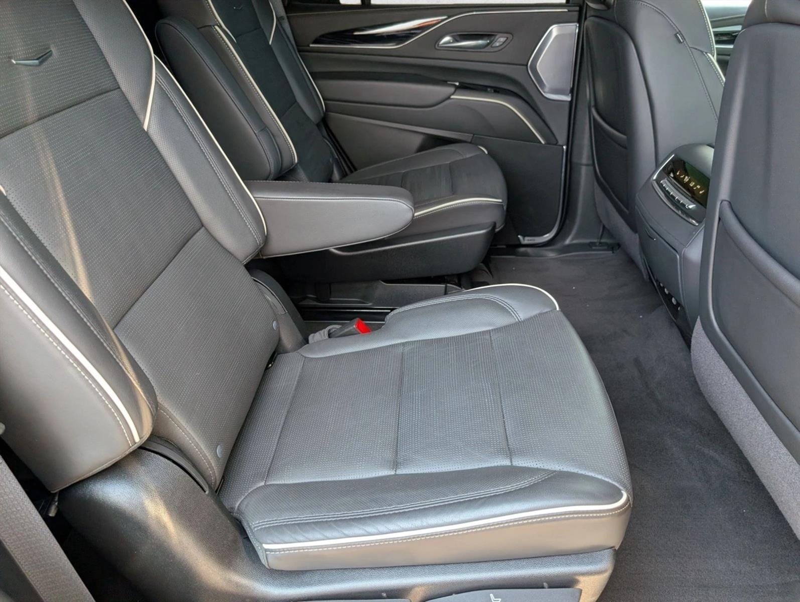2024 Cadillac Escalade Sport - Photo 24